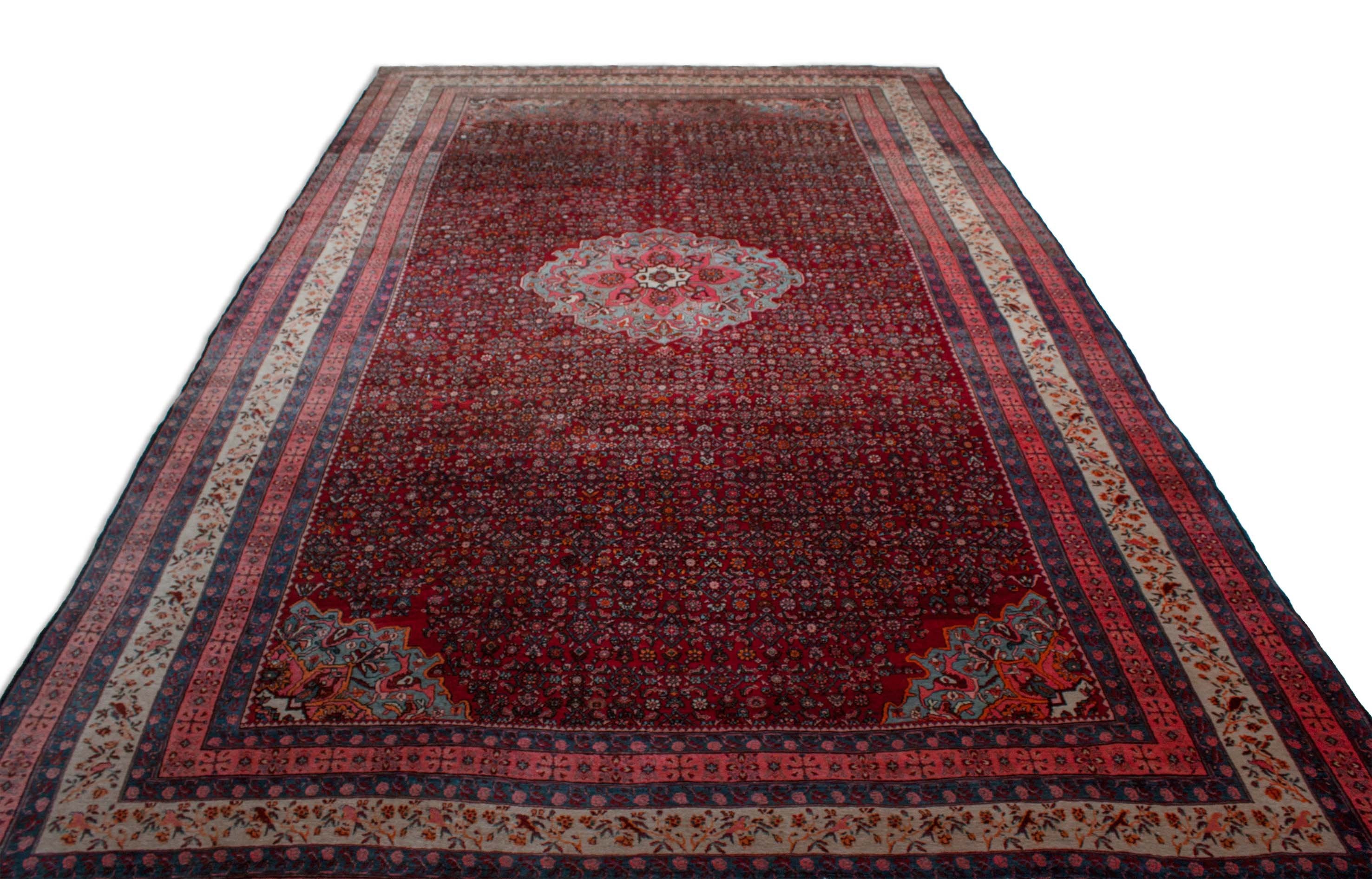 Eine Fotoaufnahme eines Bidjar Teppichs.