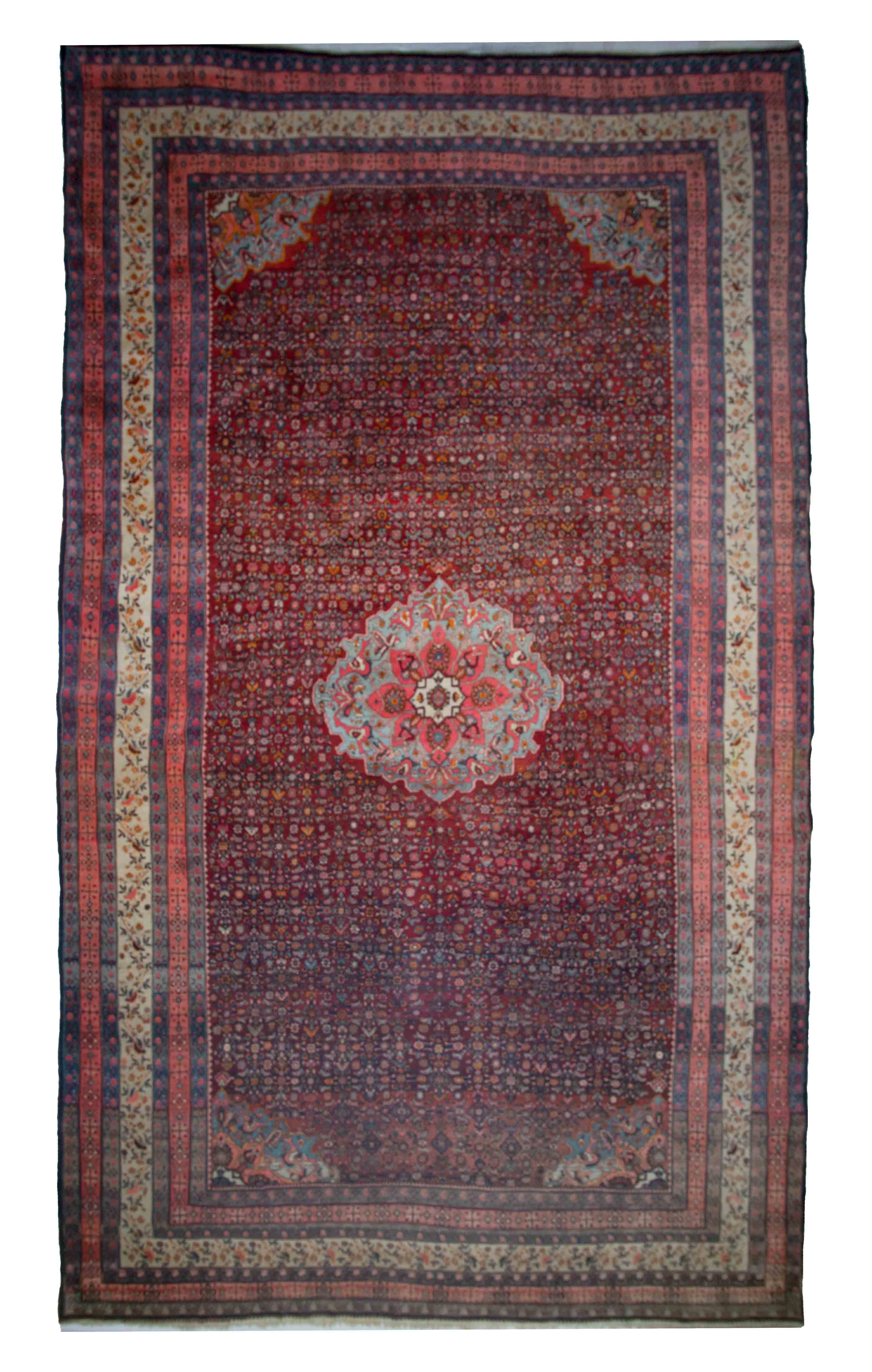 Eine Fotoaufnahme eines Bidjar Teppichs.