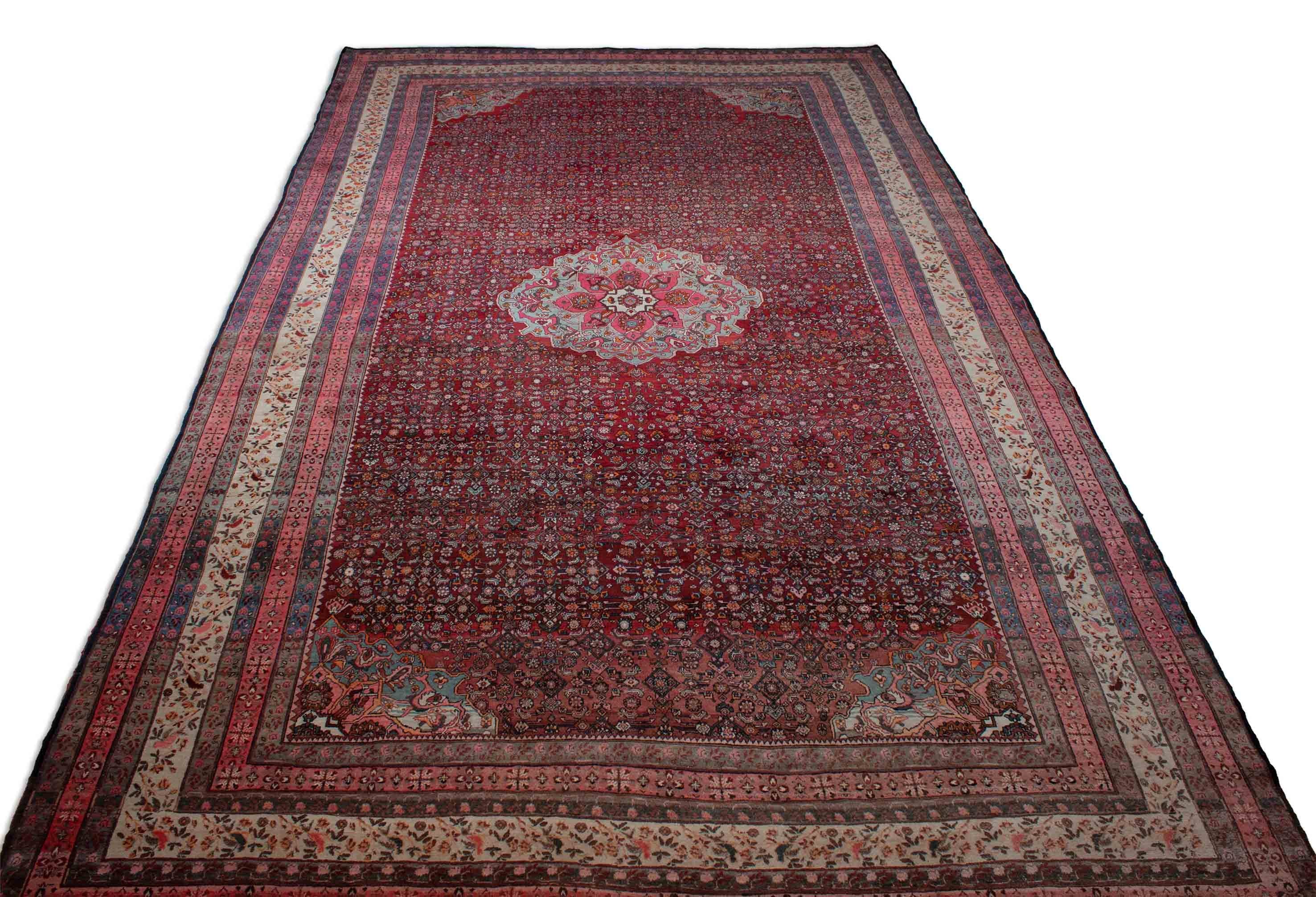 Eine Fotoaufnahme eines Bidjar Teppichs.