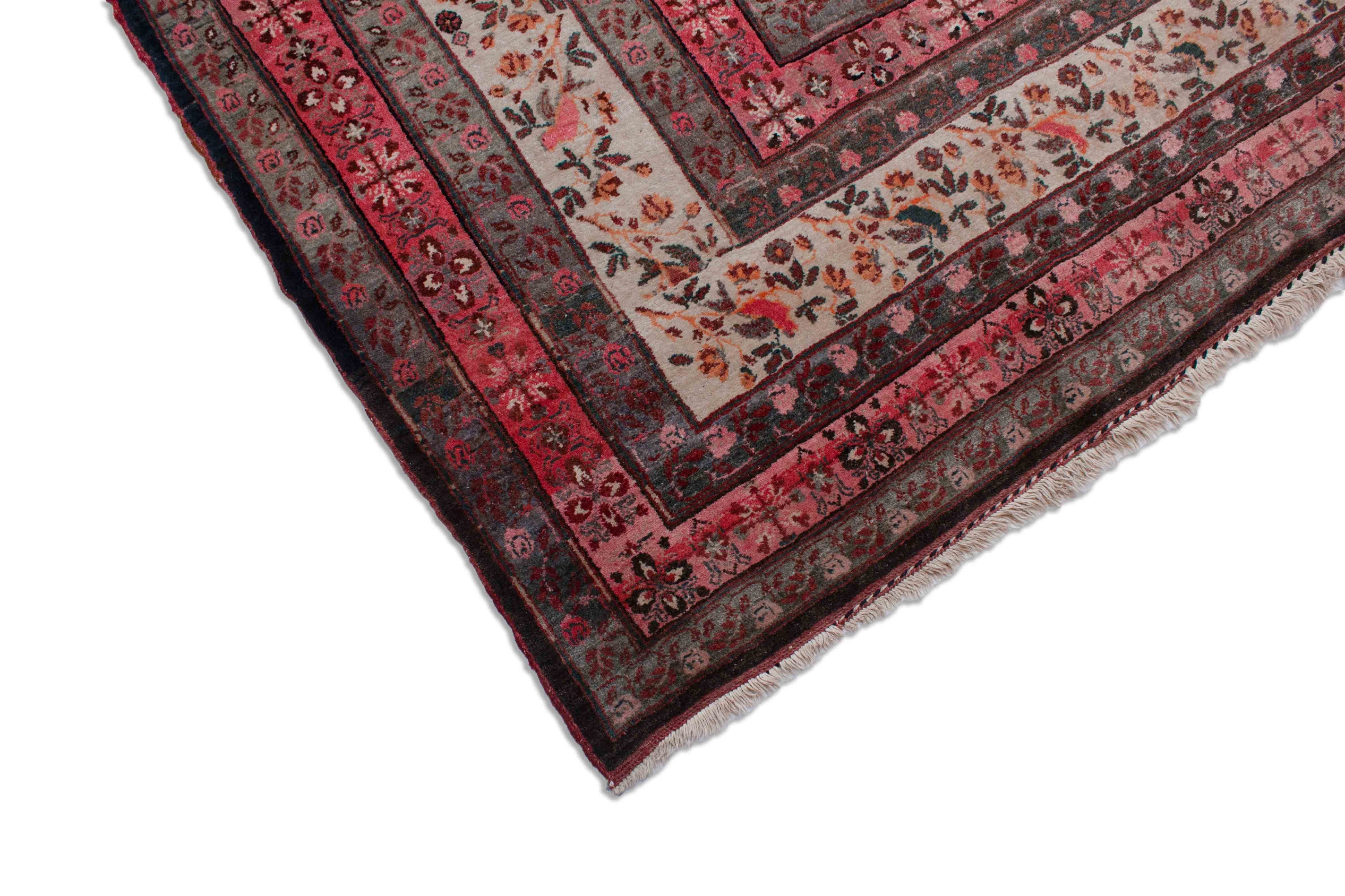 Eine Fotoaufnahme eines Bidjar Teppichs.