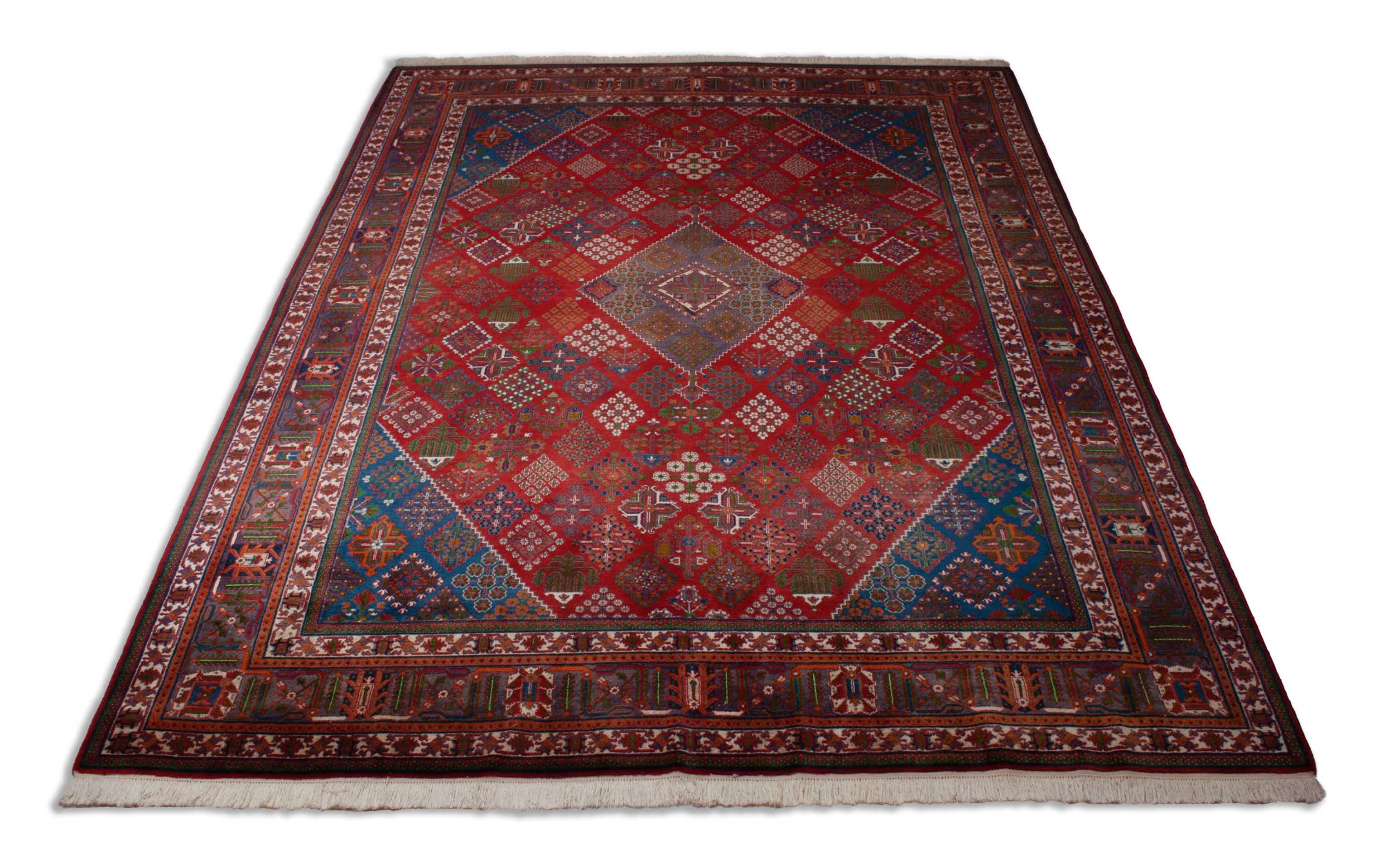 Eine Fotoaufnahme eines Meymeh Teppichs.