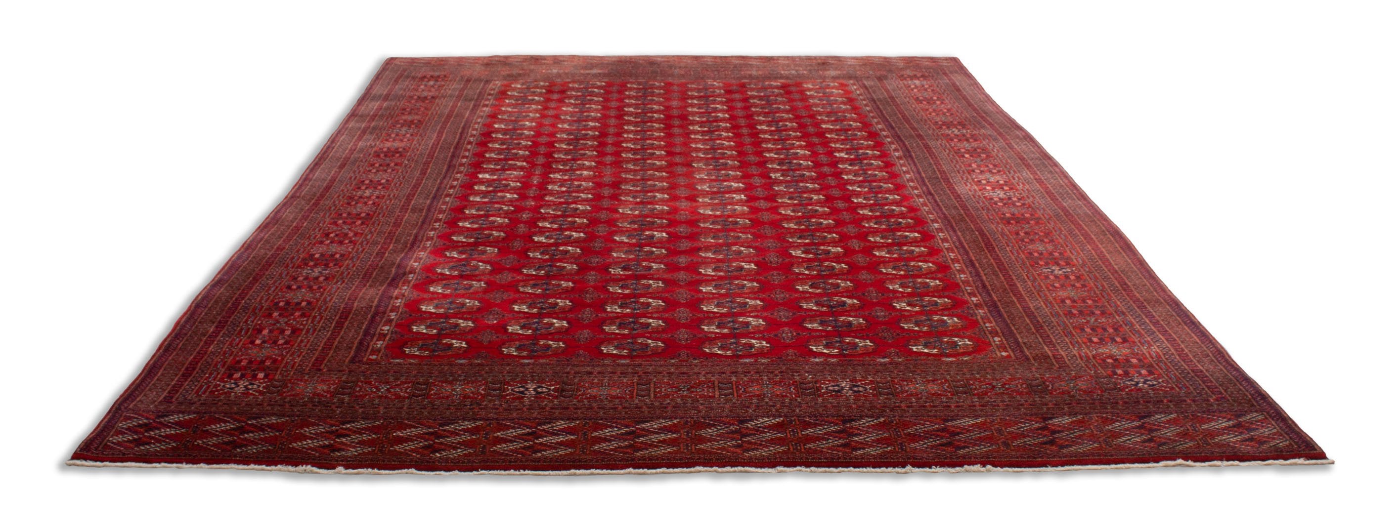 Eine Fotoaufnahme eines Buchara Teppichs.