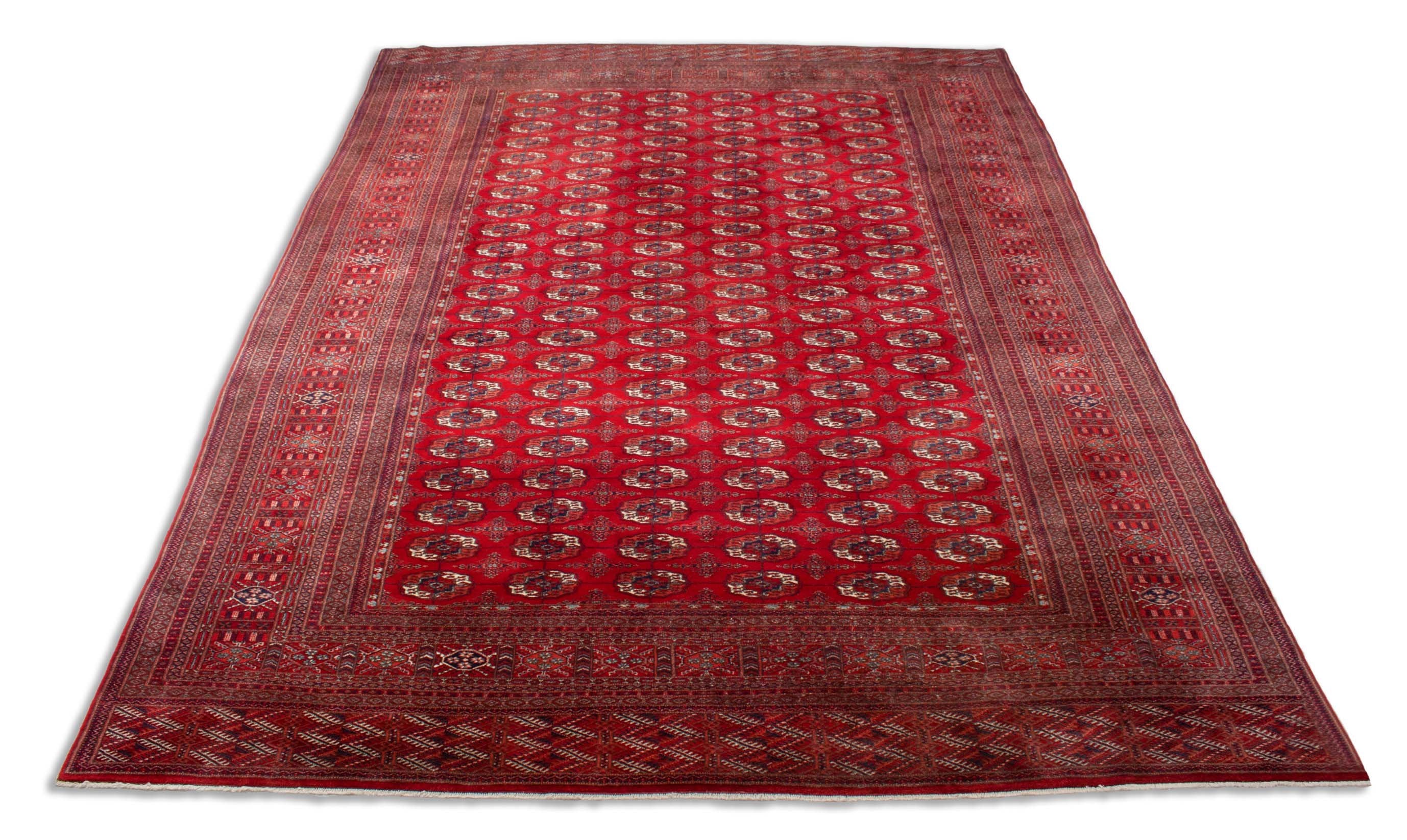 Eine Fotoaufnahme eines Buchara Teppichs.