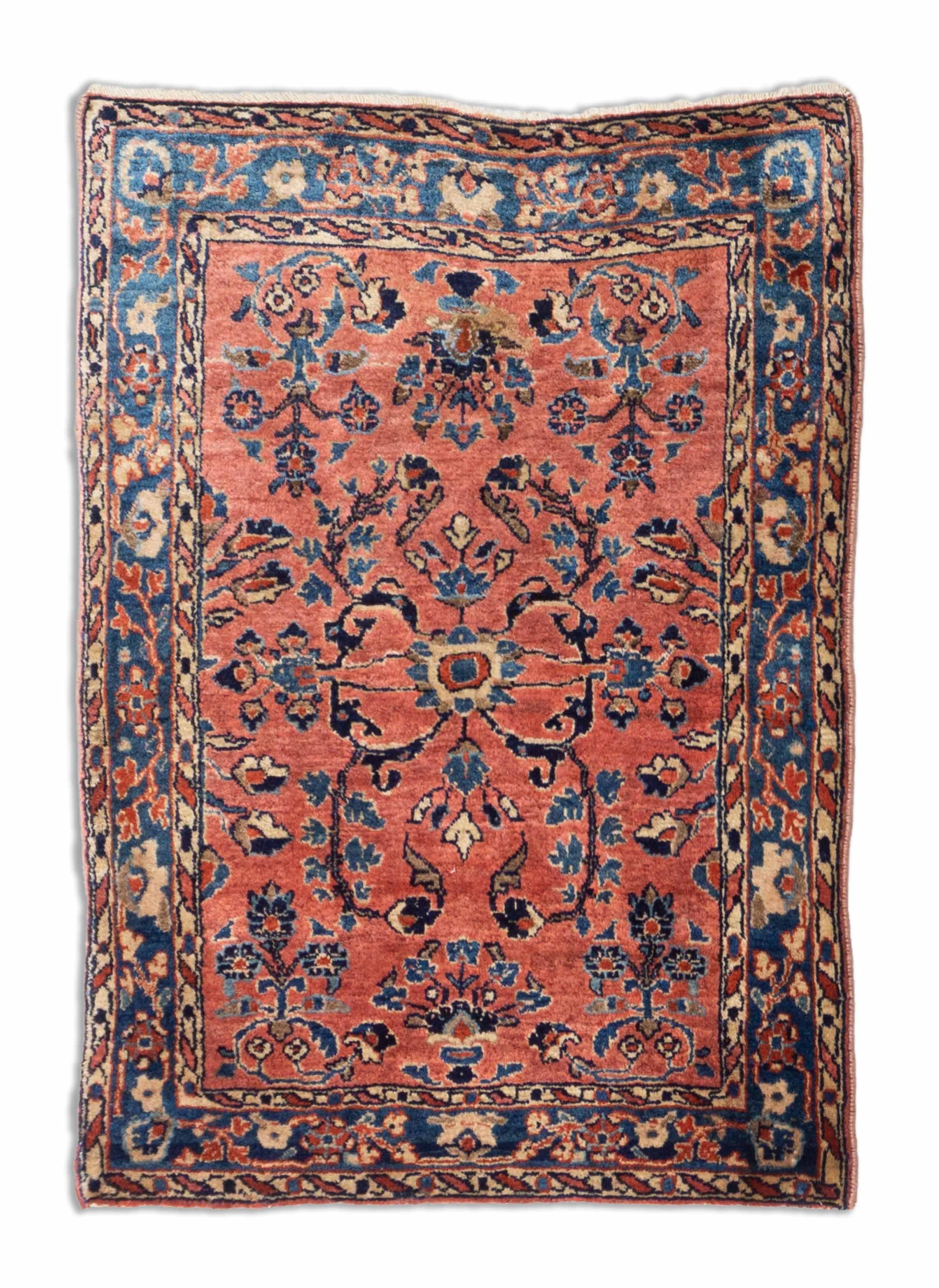 Eine Fotoaufnahme eines Re-Import Sarough Teppichs.