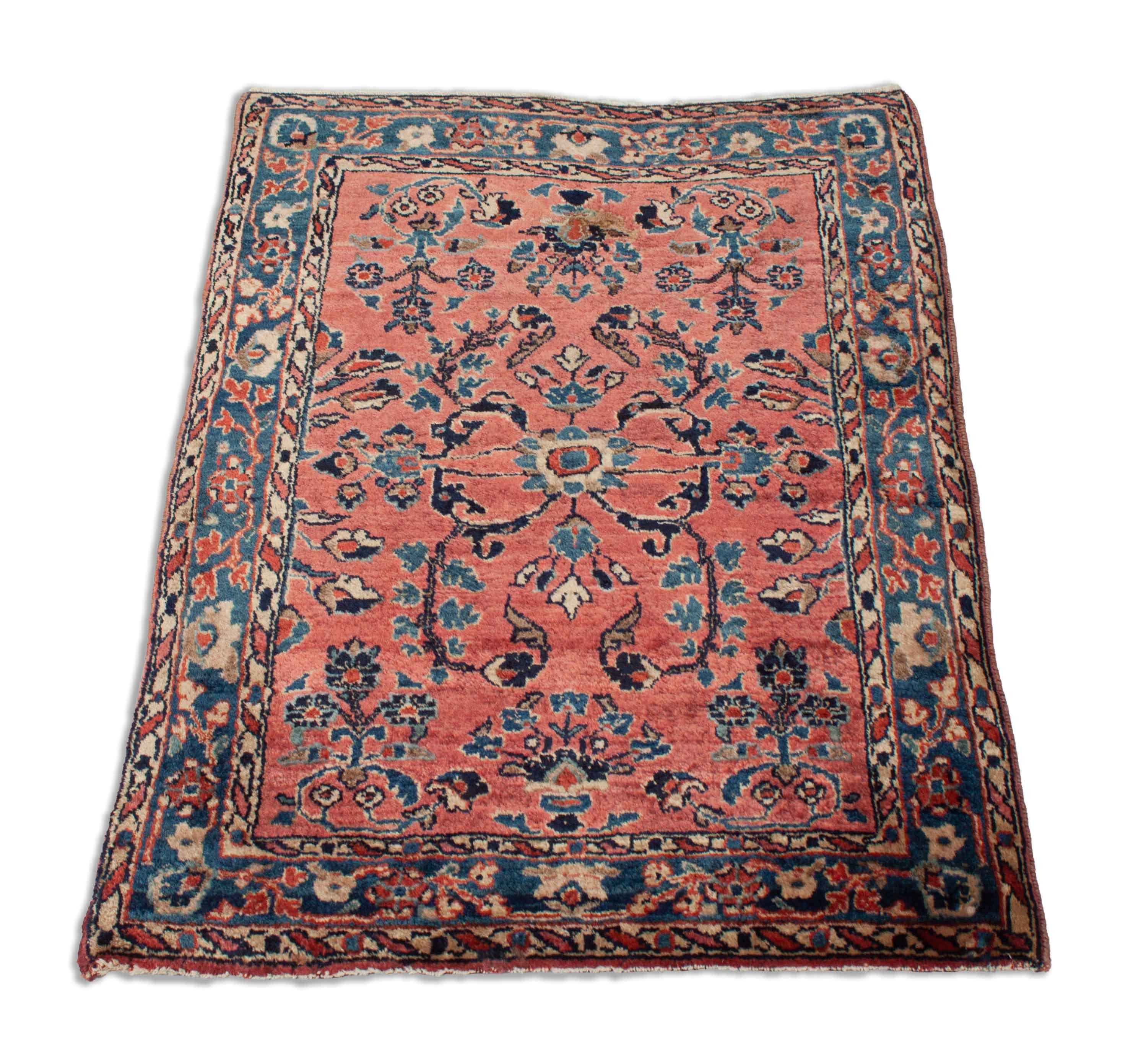 Eine Fotoaufnahme eines Re-Import Sarough Teppichs.