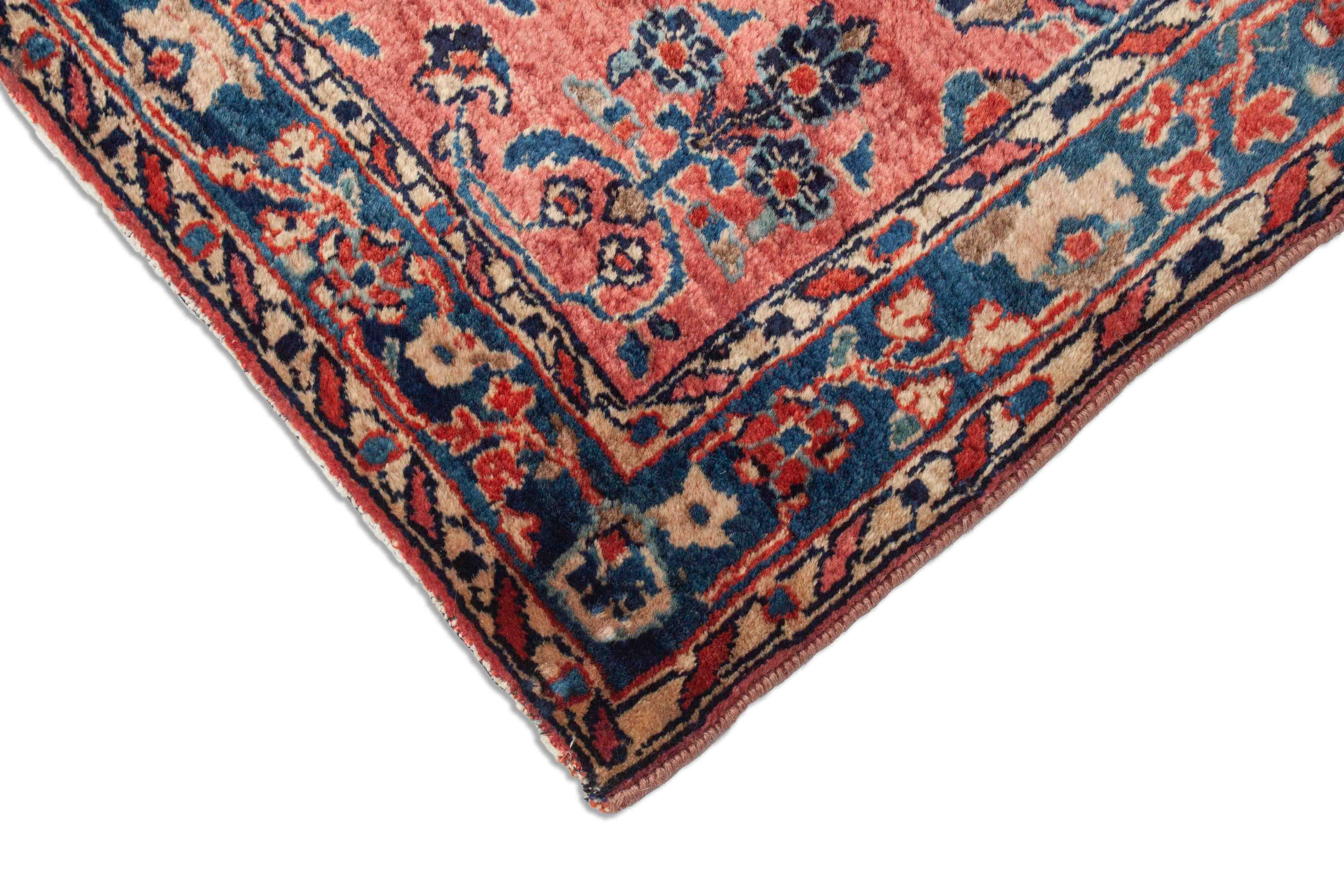 Eine Fotoaufnahme eines Re-Import Sarough Teppichs.