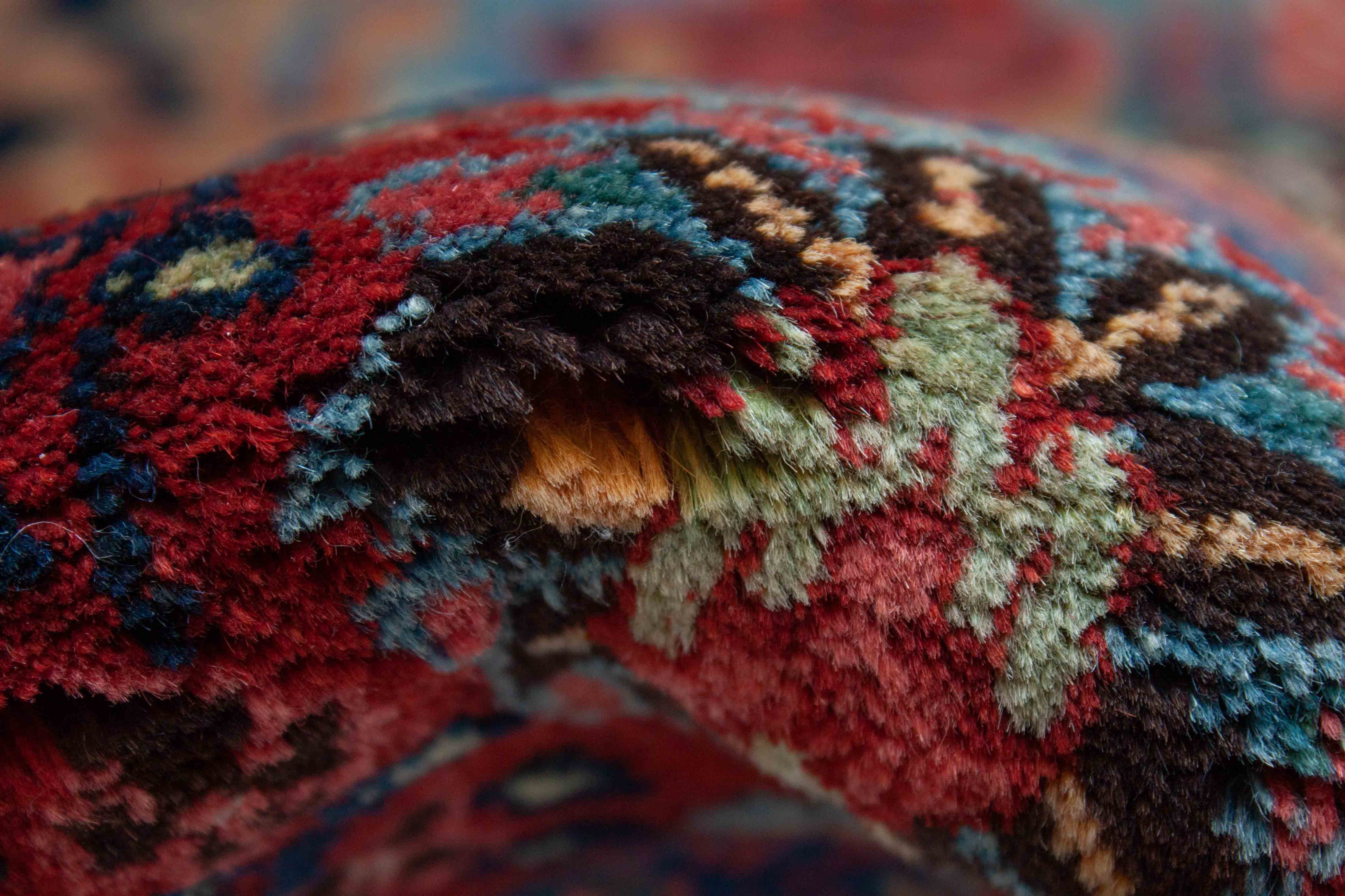 Eine Fotoaufnahme eines Bidjar Teppichs.