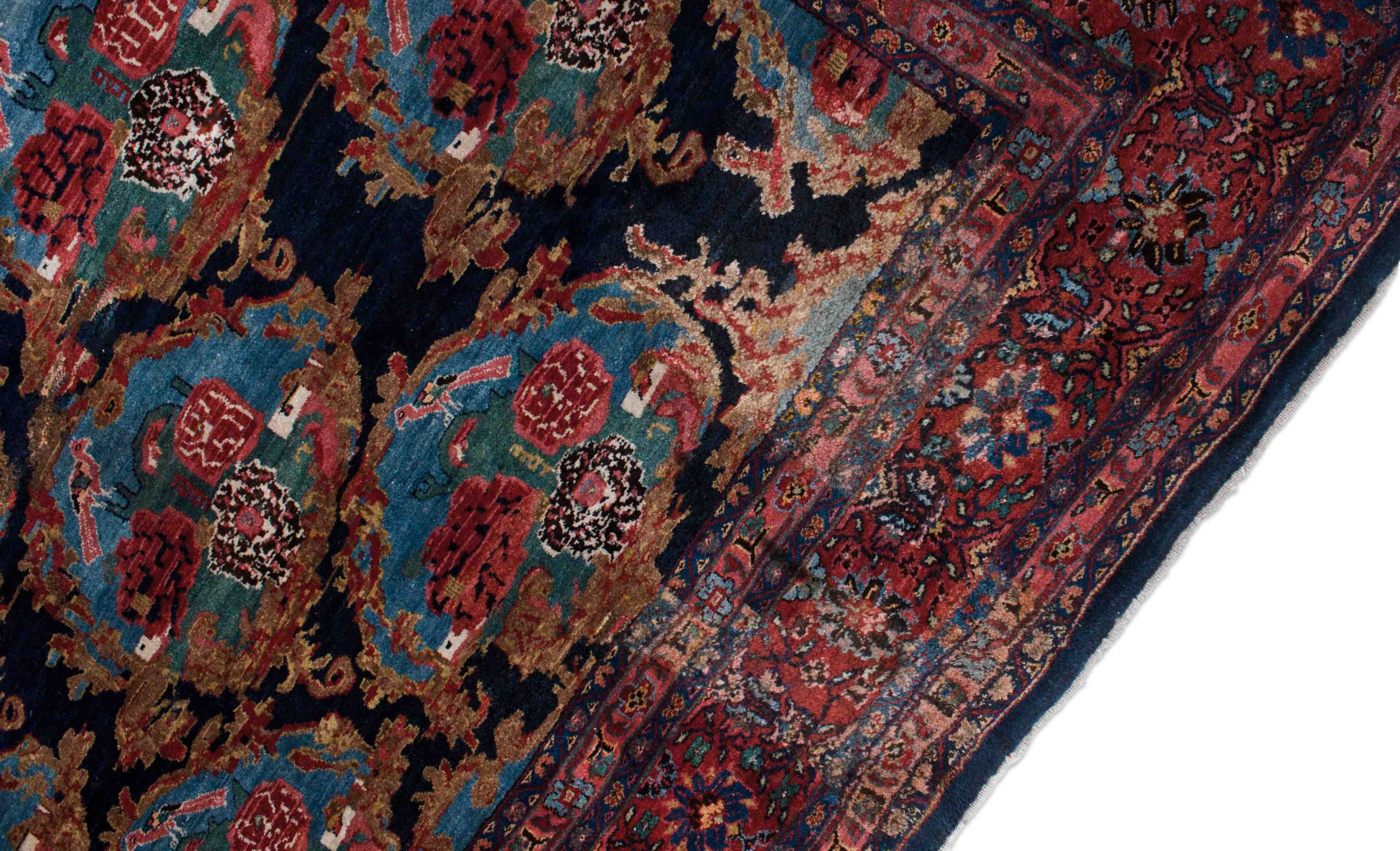 Eine Fotoaufnahme eines Bidjar Teppichs.