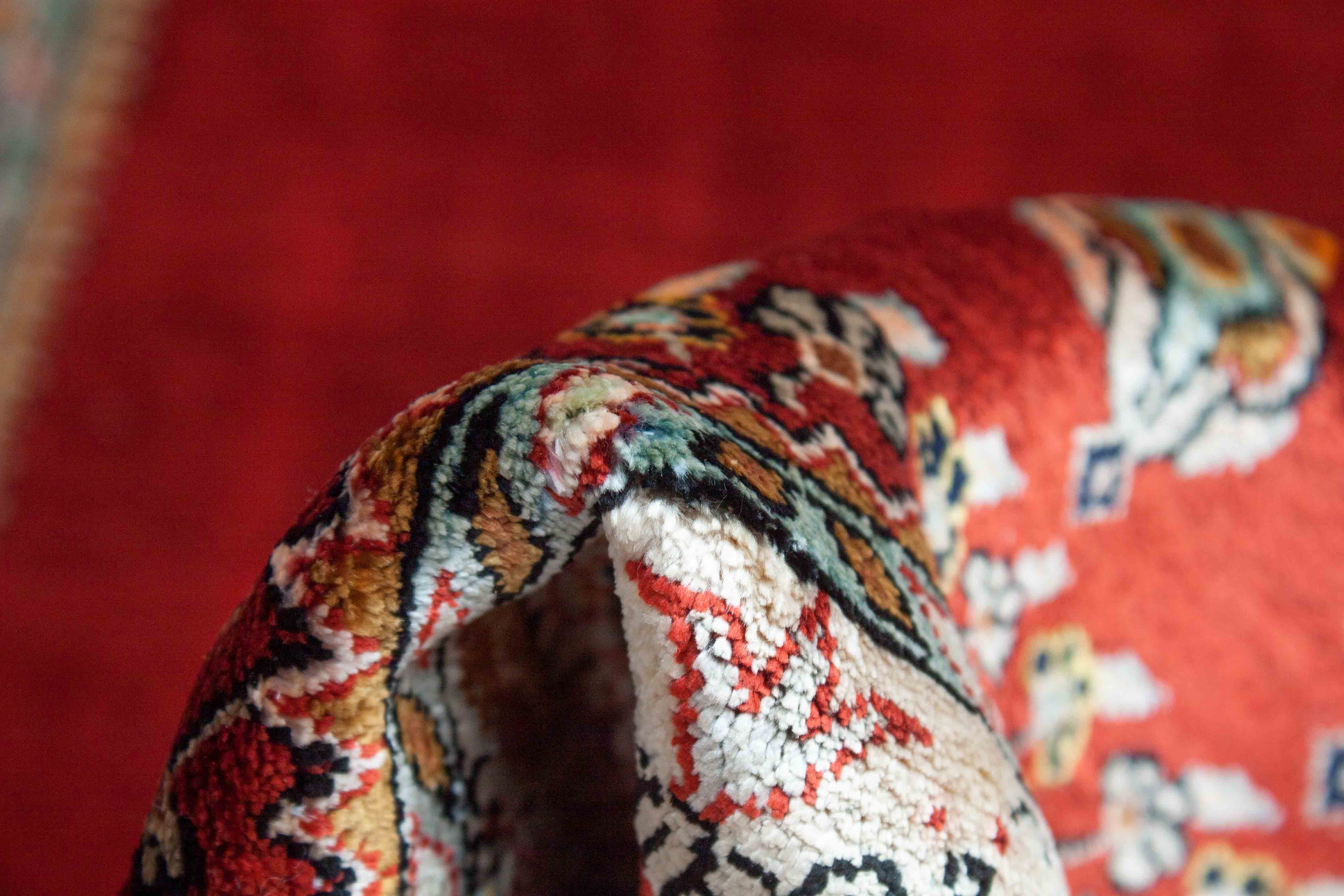 Eine Fotoaufnahme eines Ghom Teppichs.