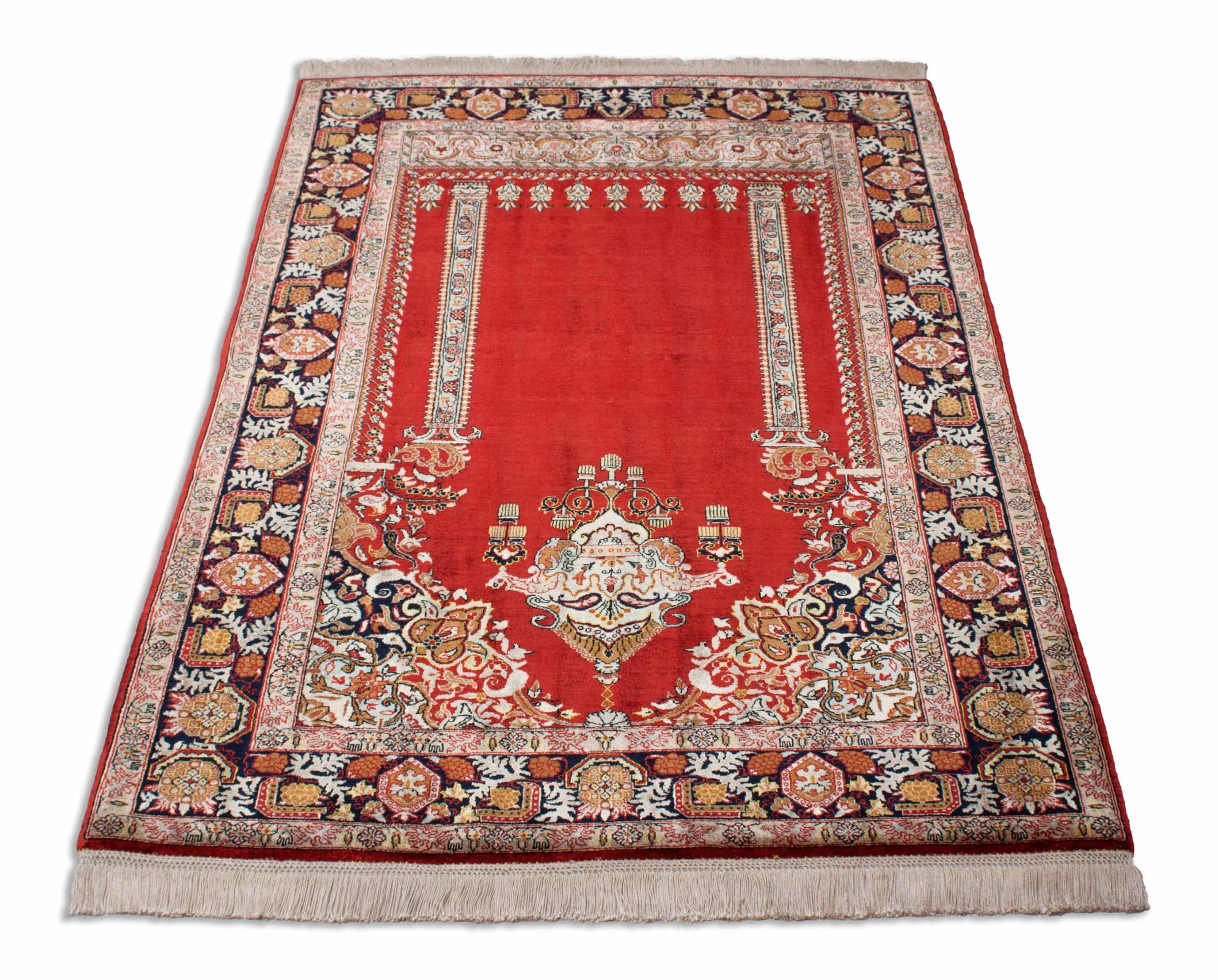 Eine Fotoaufnahme eines Ghom Teppichs.