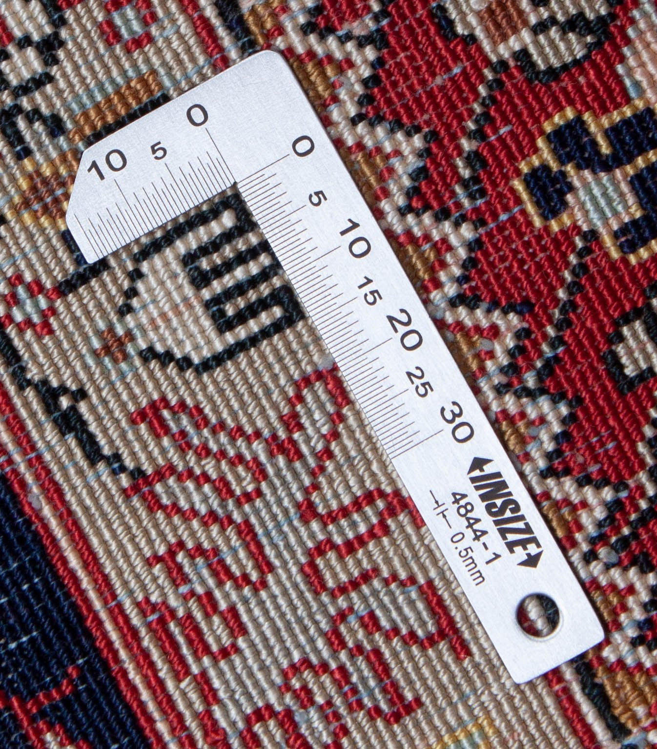 Eine Fotoaufnahme eines Ghom Teppichs.