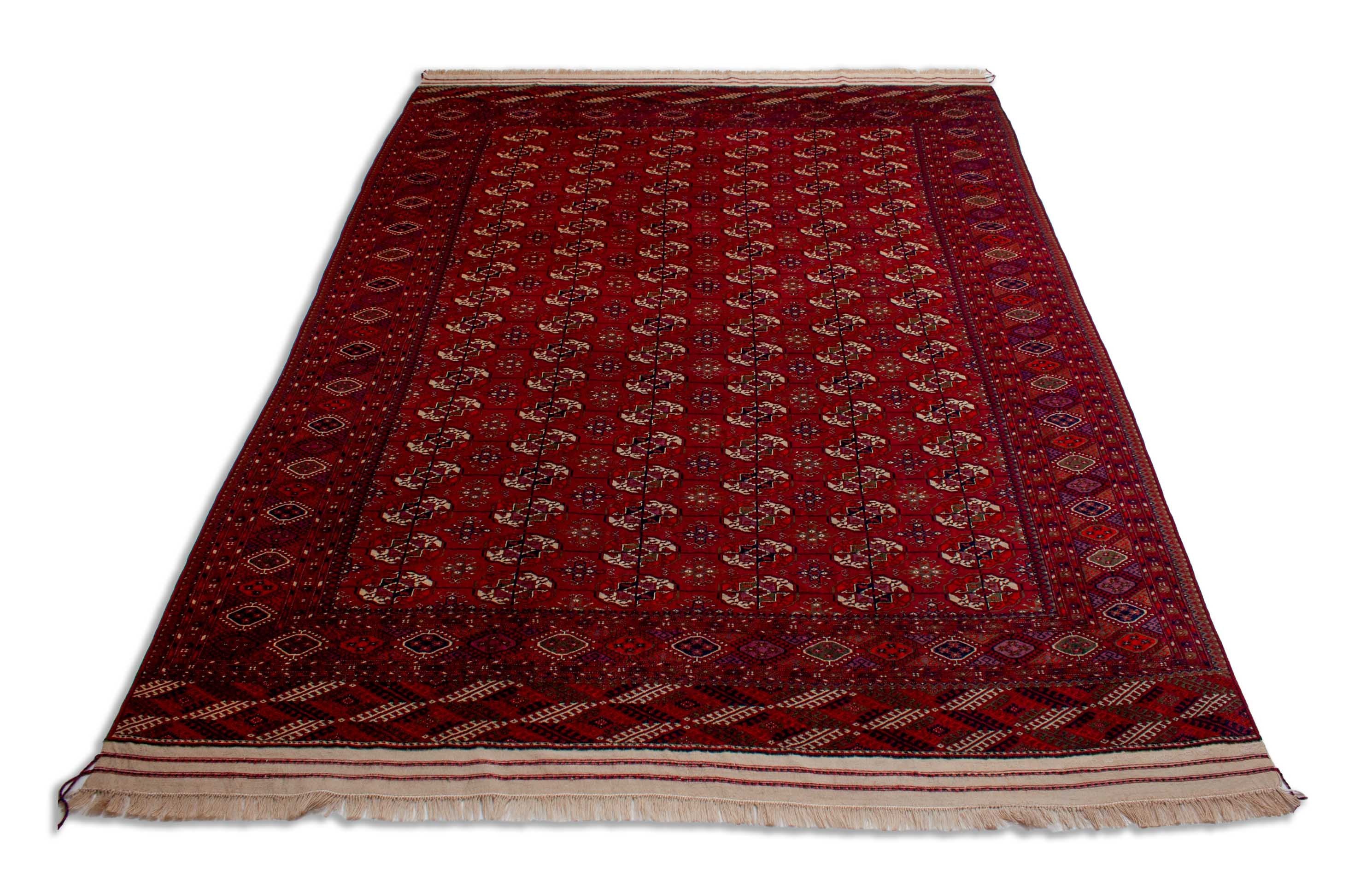 Eine Fotoaufnahme eines Tekke Teppichs.