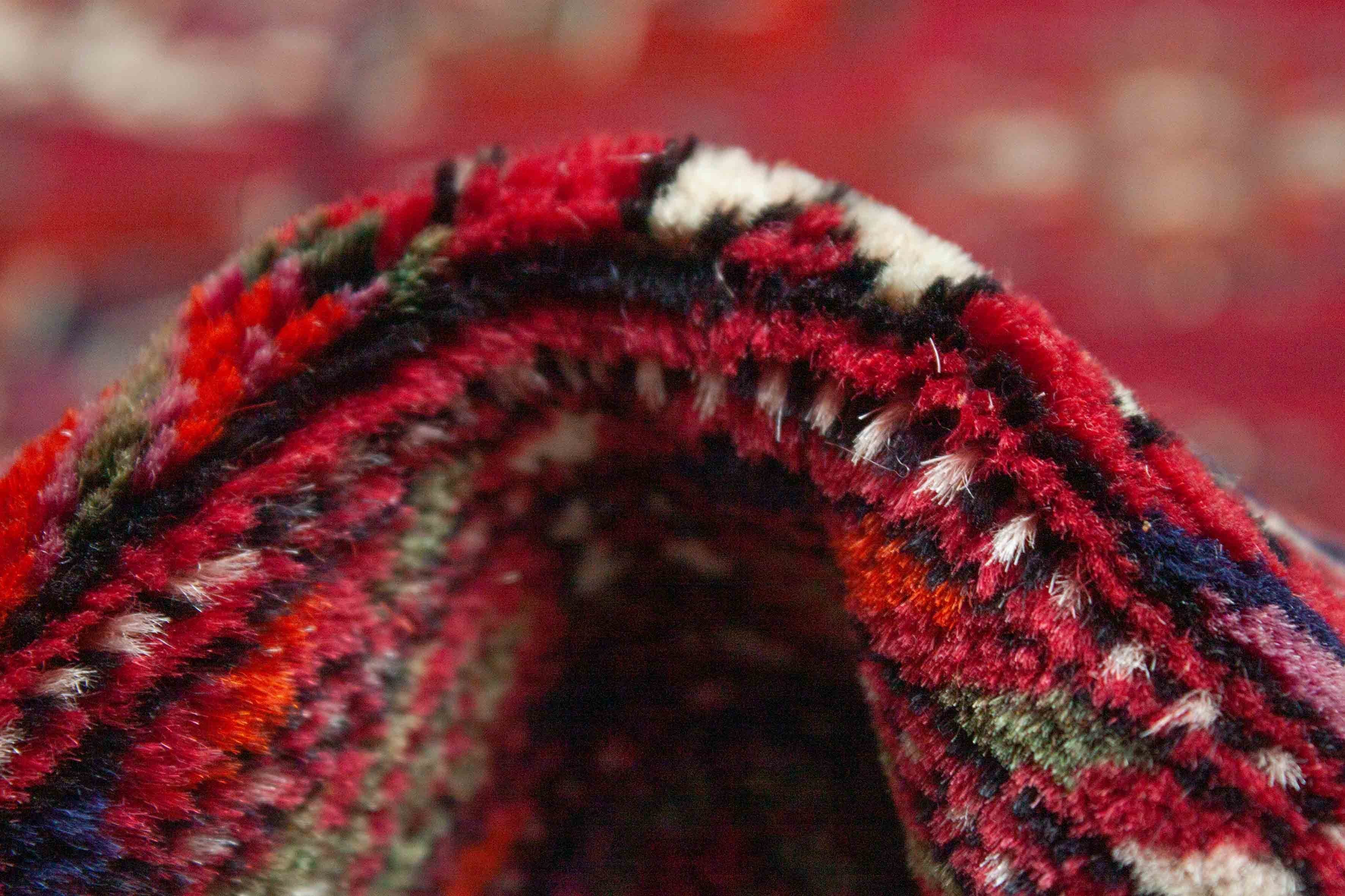 Eine Fotoaufnahme eines Tekke Teppichs.