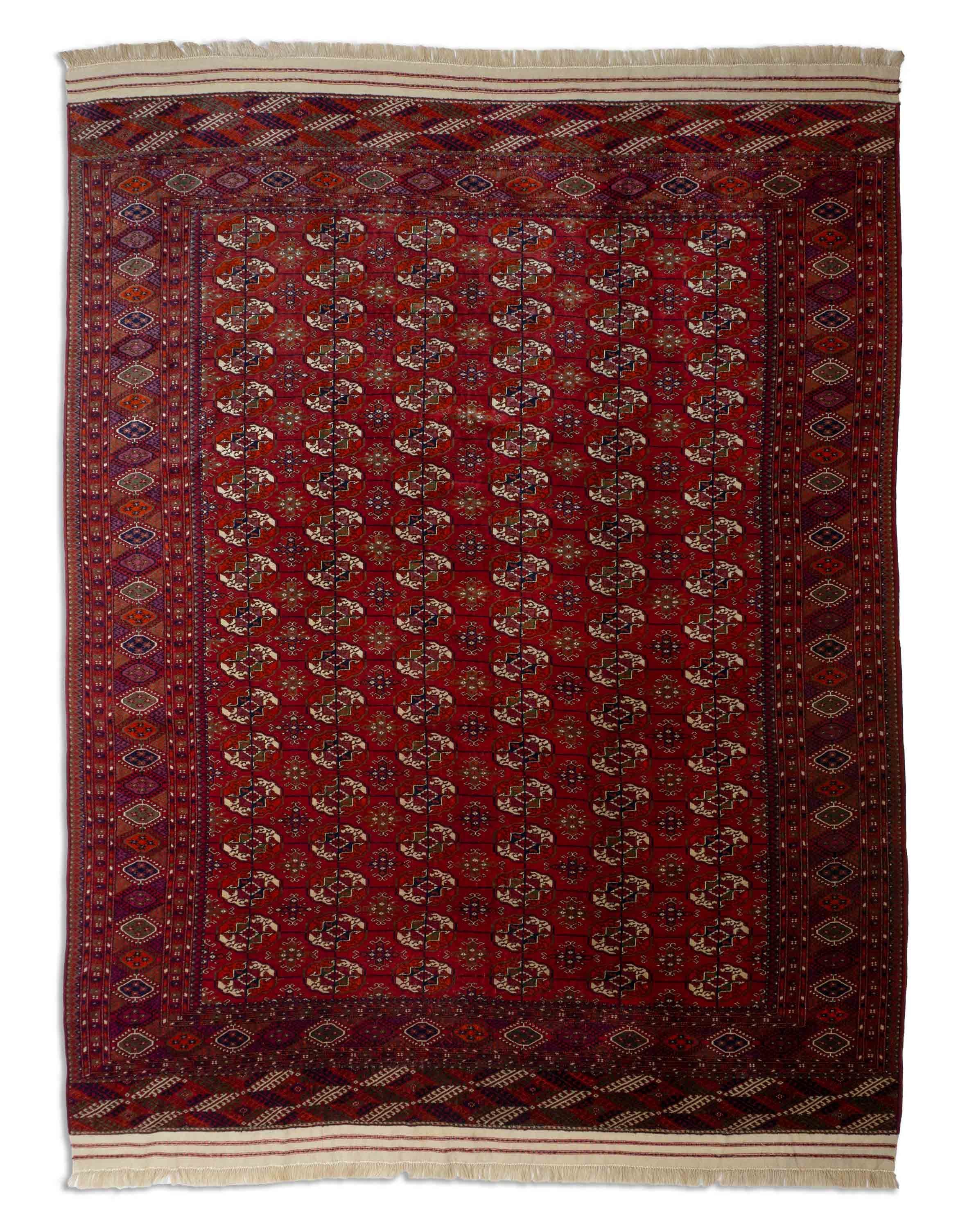 Eine Fotoaufnahme eines Tekke Teppichs.