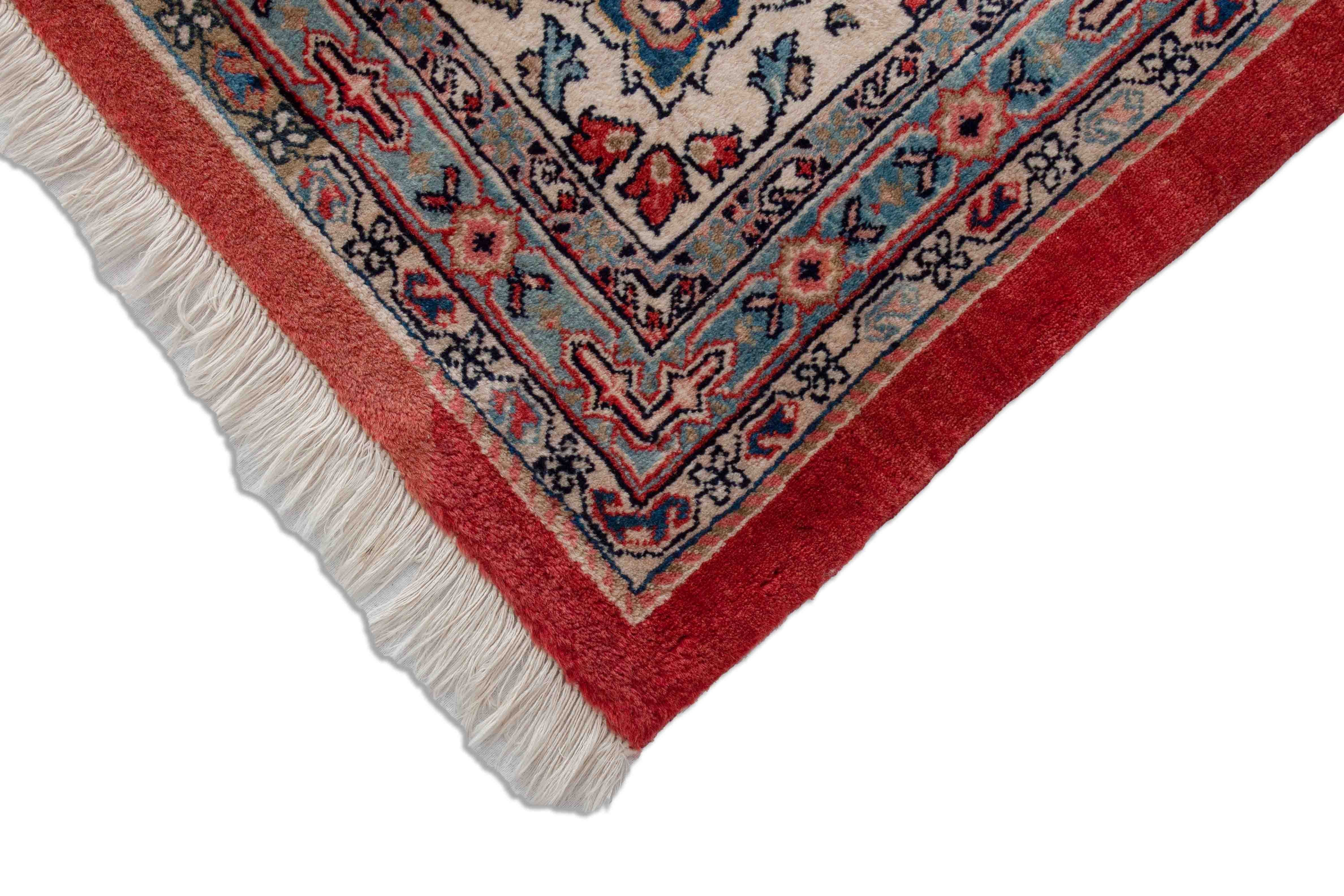 Eine Fotoaufnahme eines Sarough Teppichs.