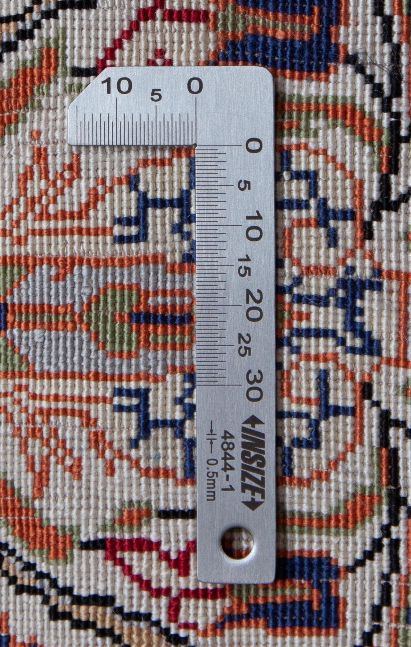 Eine Fotoaufnahme eines Hereke Teppichs.