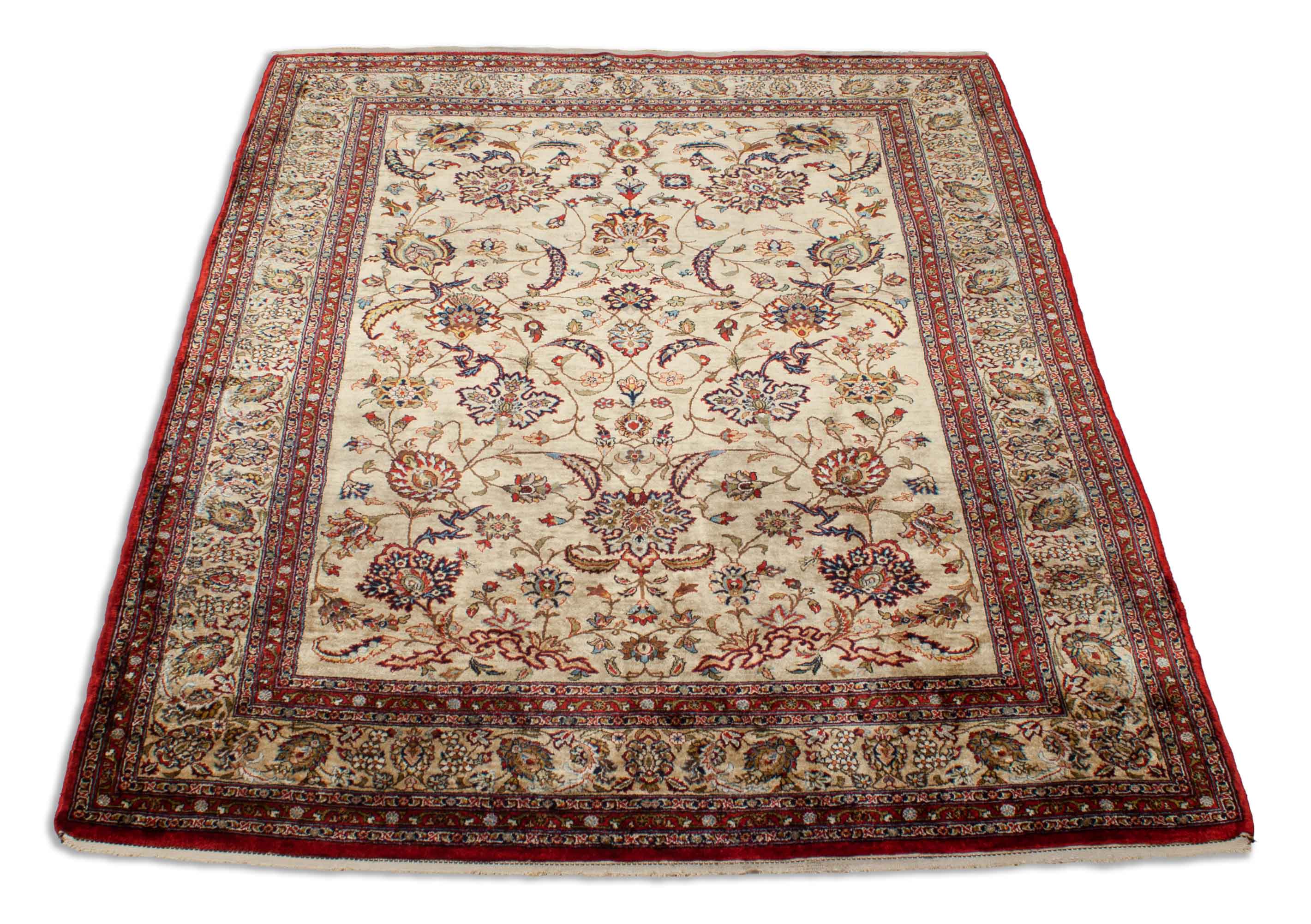 Eine Fotoaufnahme eines Ghom Teppichs.