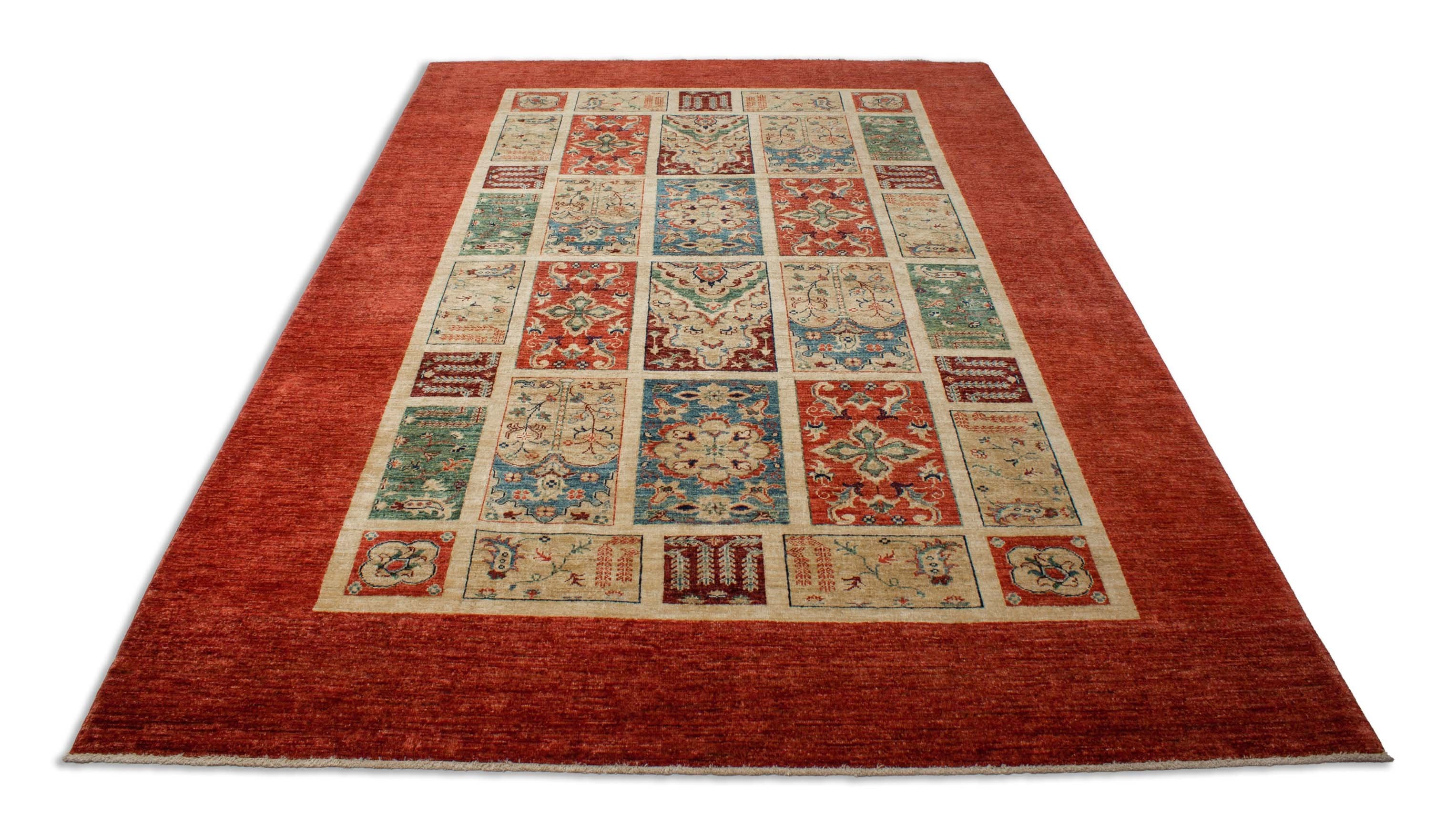 Eine Fotoaufnahme eines Bakhtiari Feldermuster Teppich Teppichs.