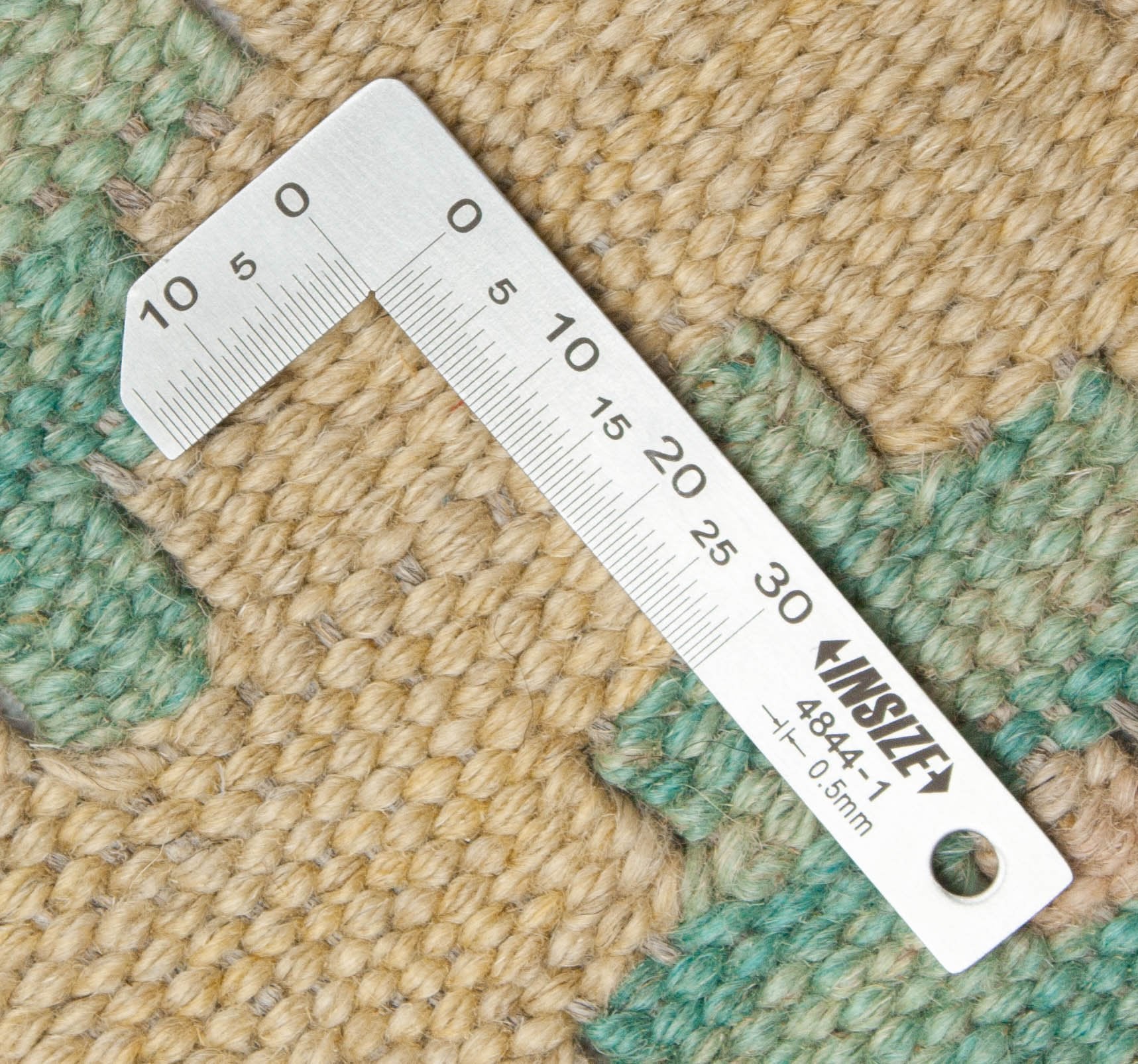 Eine Fotoaufnahme eines Kelim Teppichs.