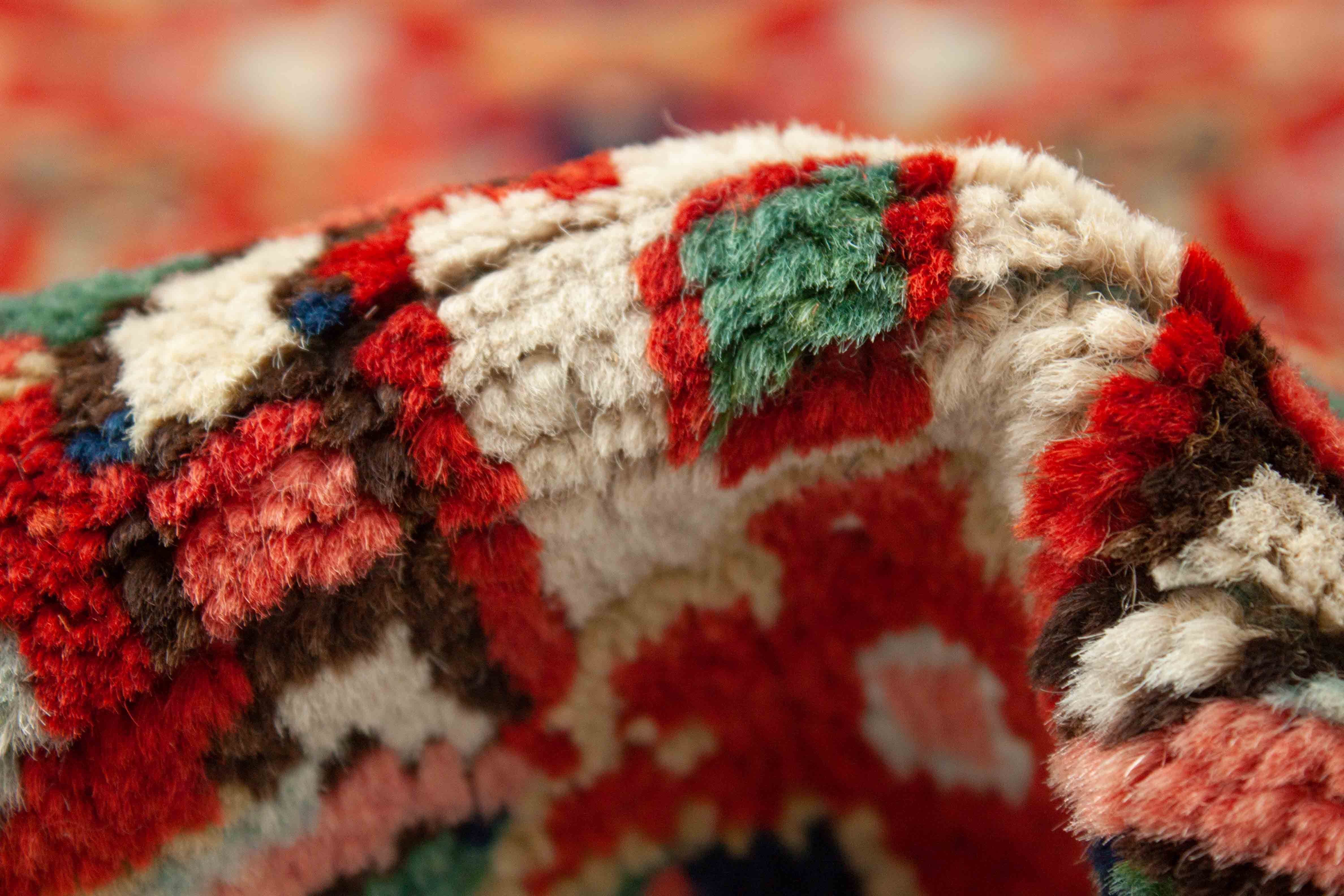 Eine Fotoaufnahme eines Heriz Teppichs.