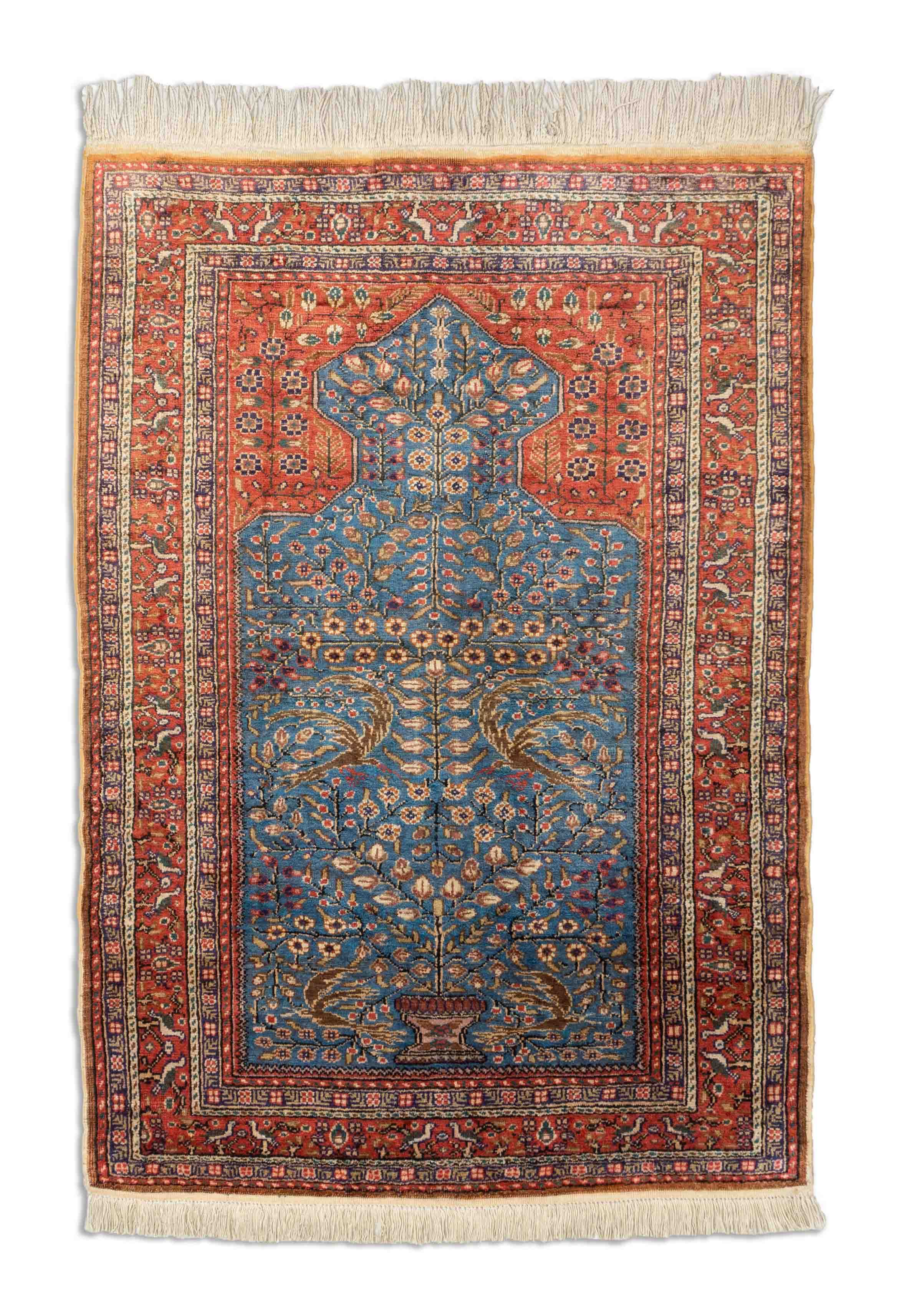 Eine Fotoaufnahme eines Kayseri aus merzerisierter Baumwolle Teppichs.