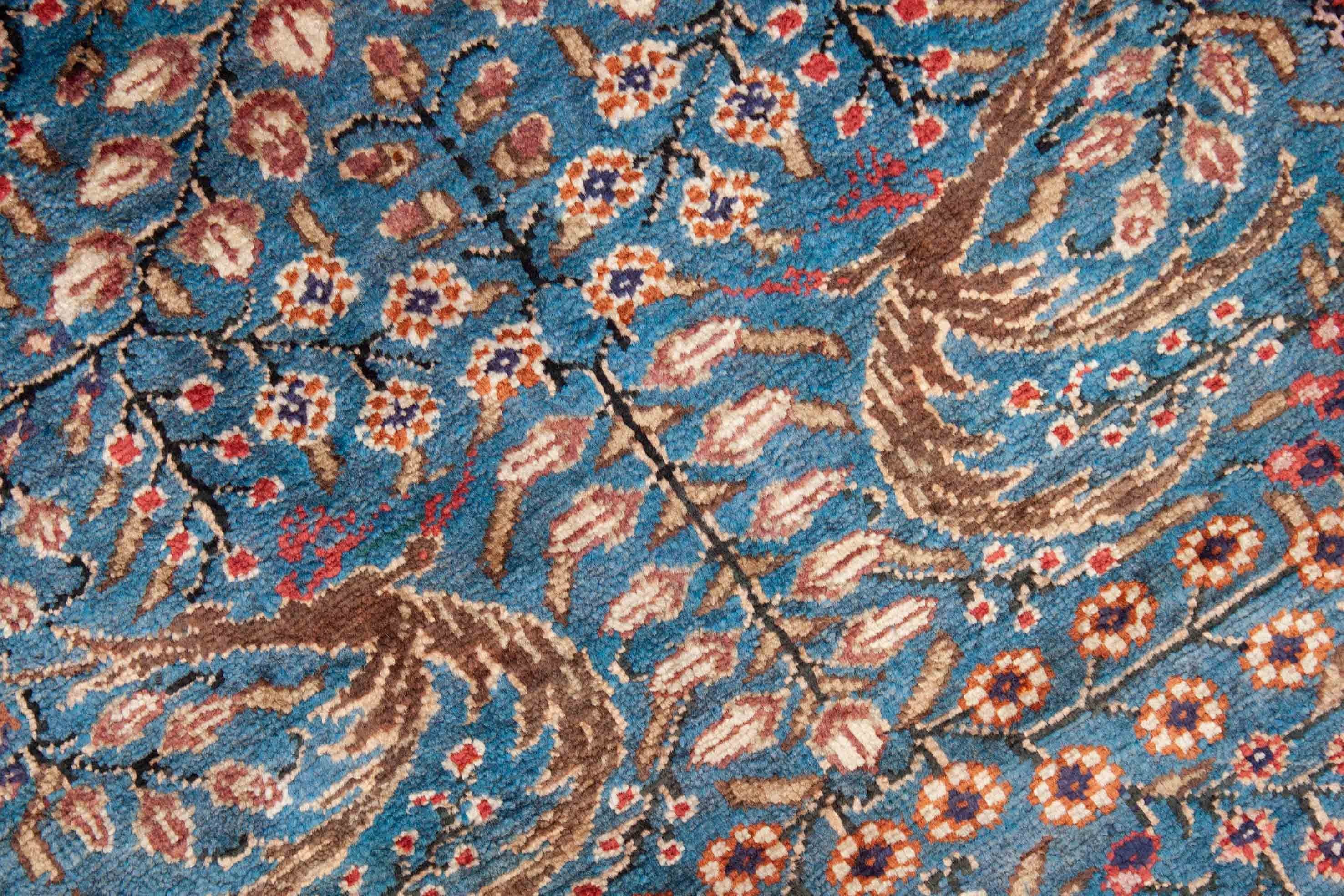 Eine Fotoaufnahme eines Kayseri aus merzerisierter Baumwolle Teppichs.