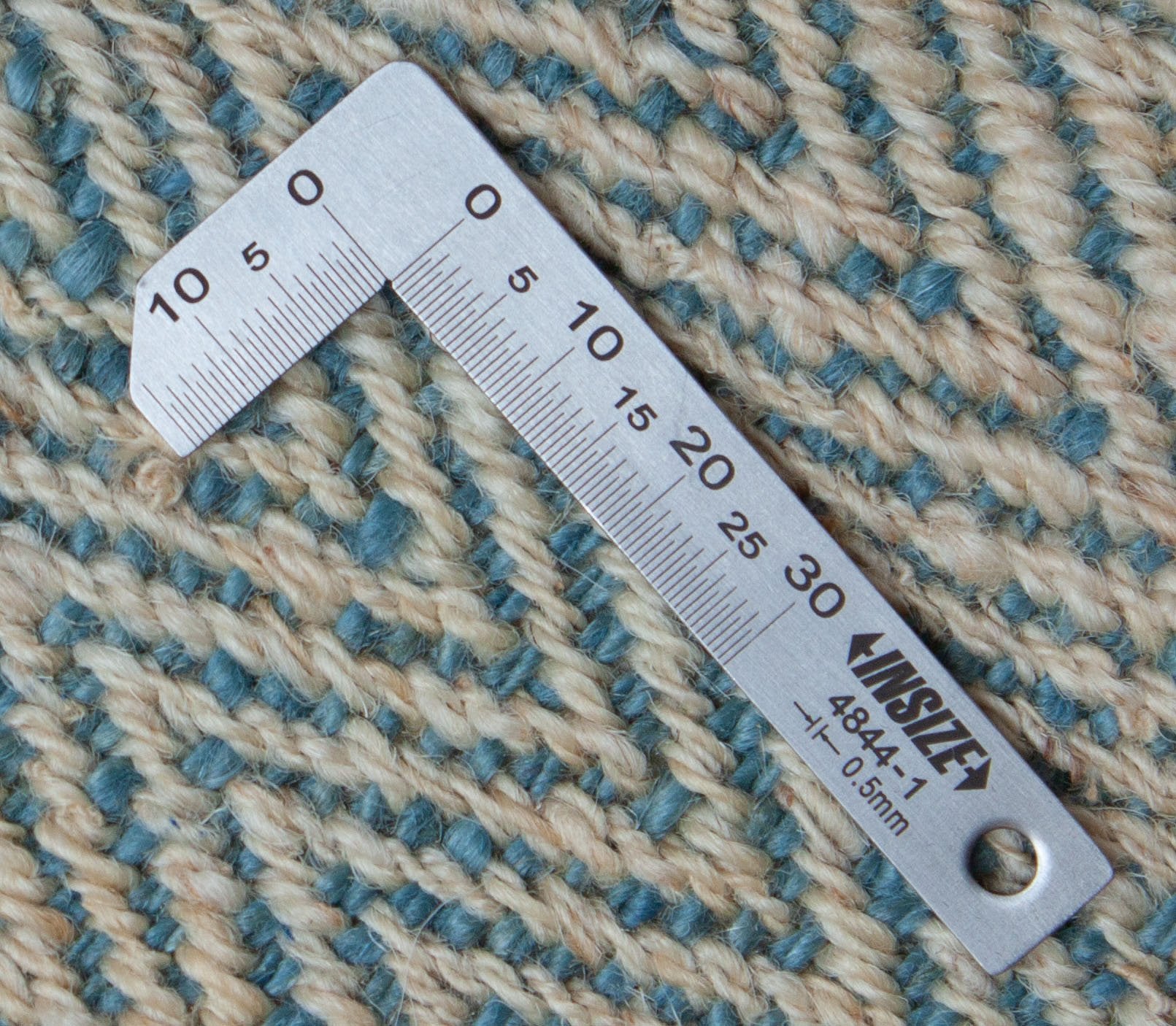 Eine Fotoaufnahme eines Kelim Teppichs.