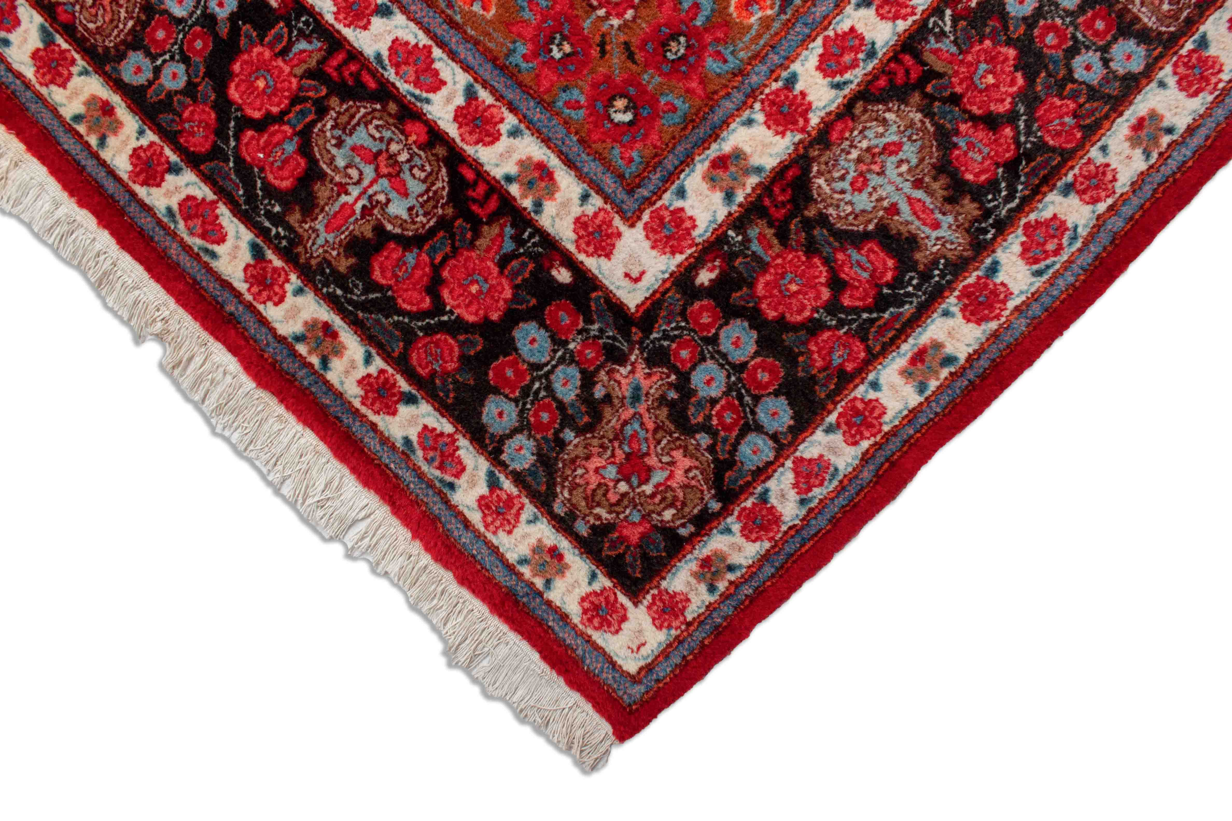 Eine Fotoaufnahme eines Meschad Teppichs.