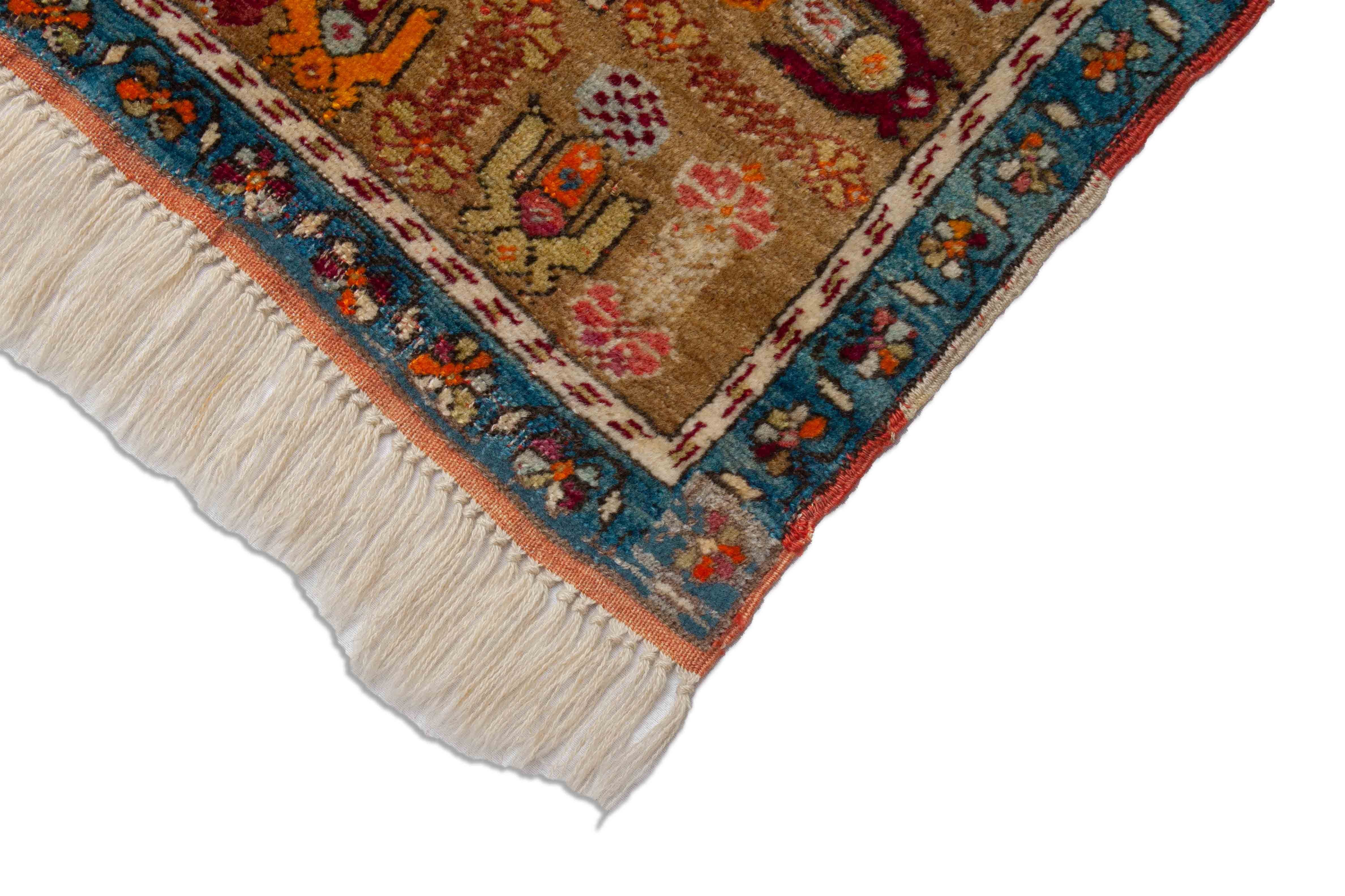 Eine Fotoaufnahme eines Türkischer Orientteppich Teppichs.