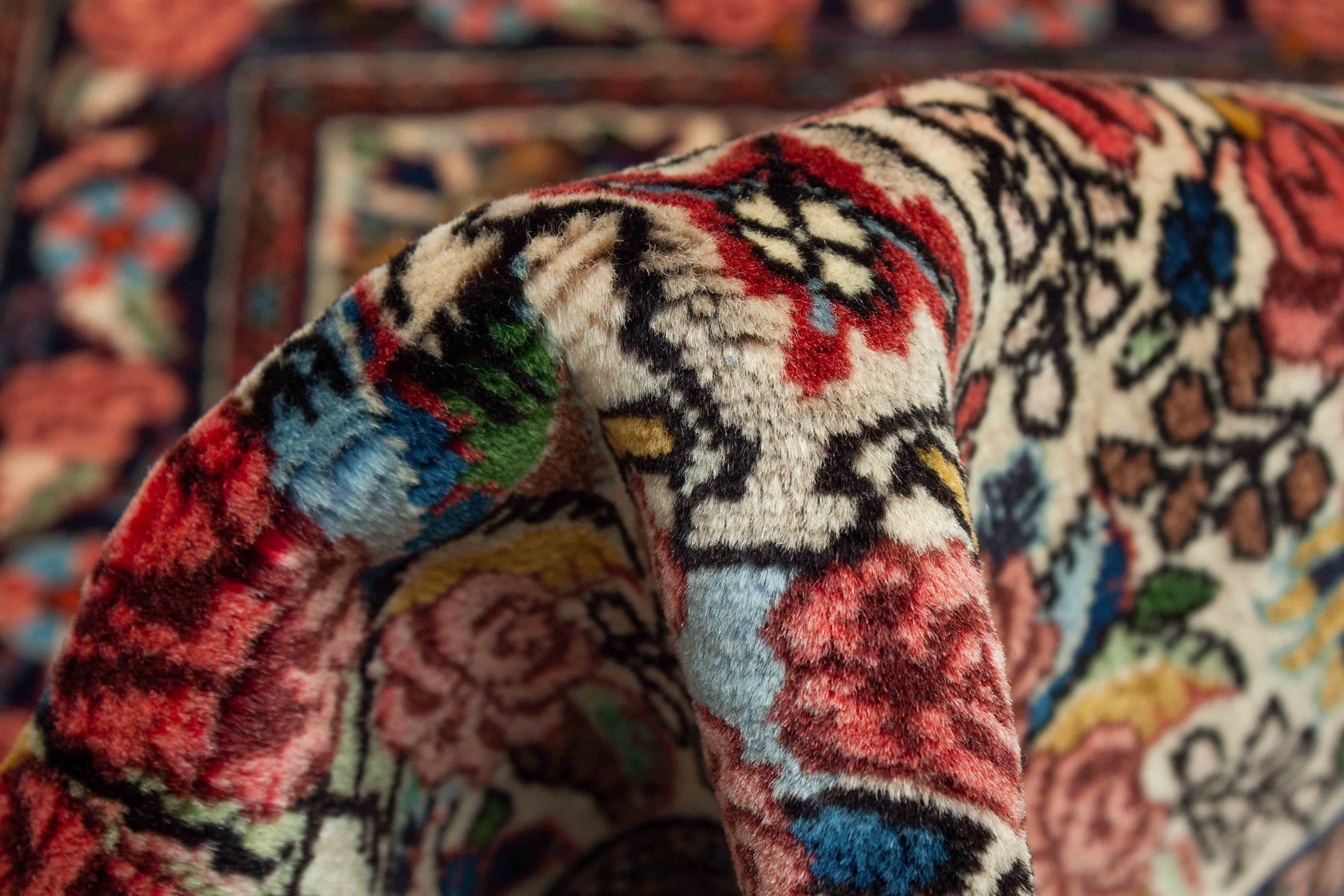 Eine Fotoaufnahme eines Bidjar Teppichs.