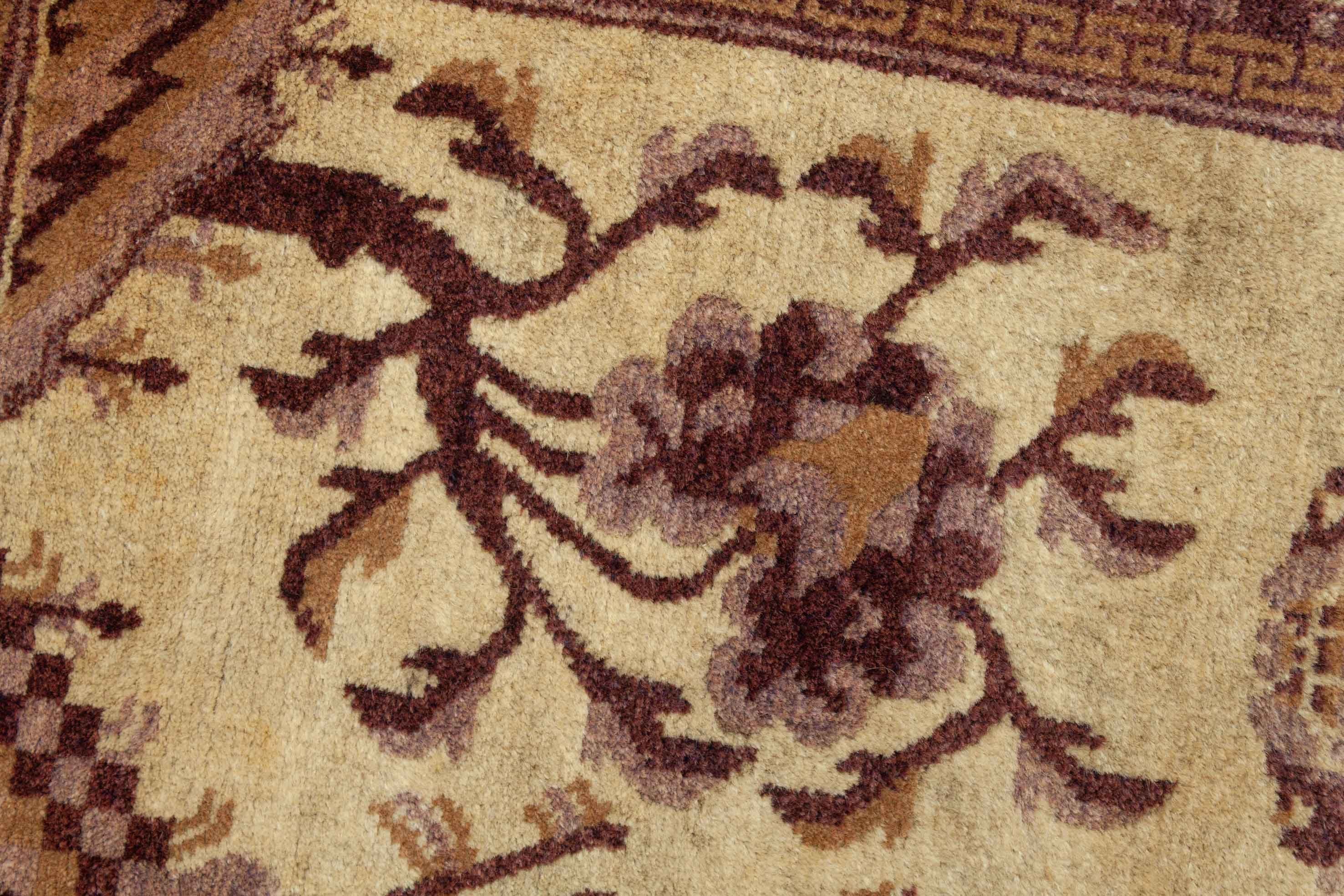 Eine Fotoaufnahme eines US Import China Teppich Teppichs.