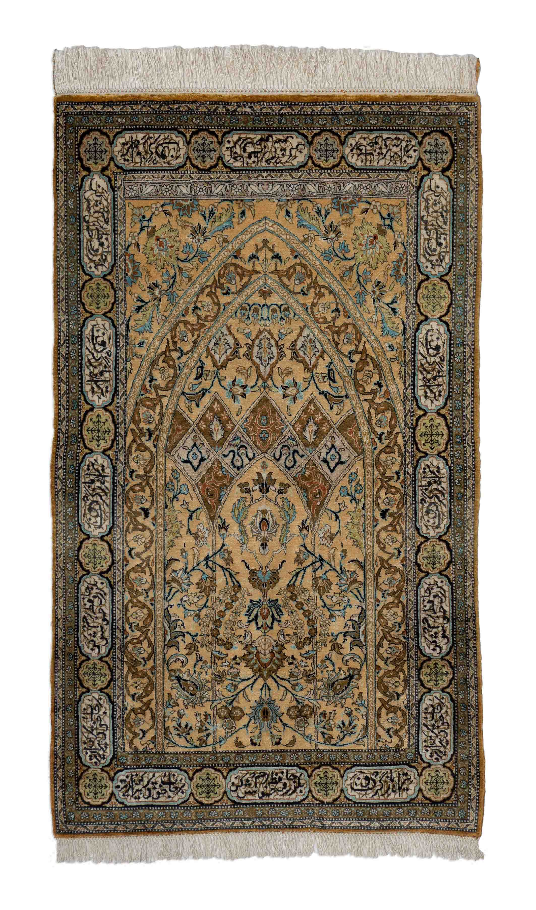 Eine Fotoaufnahme eines Ghom Teppichs.