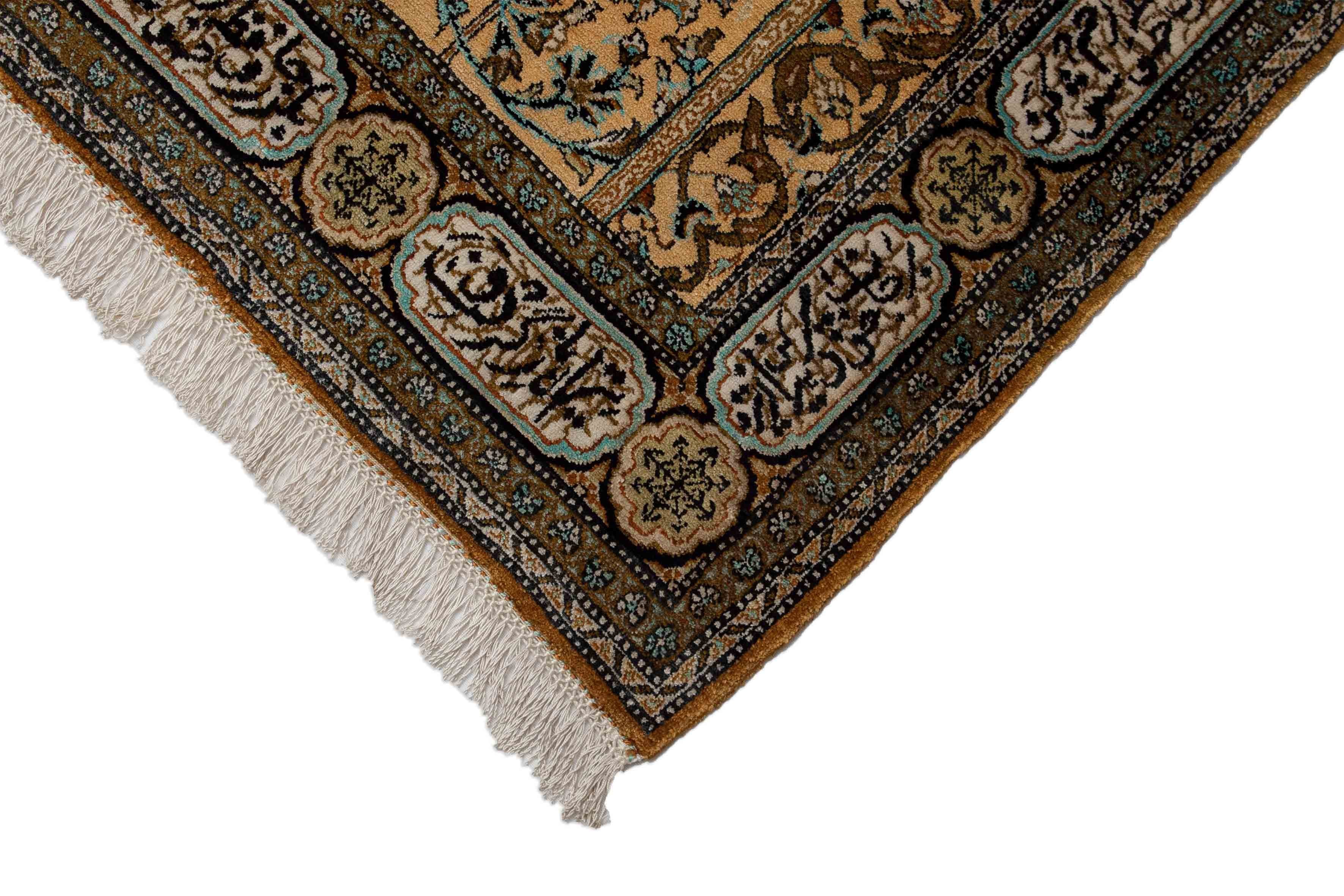 Eine Fotoaufnahme eines Ghom Teppichs.