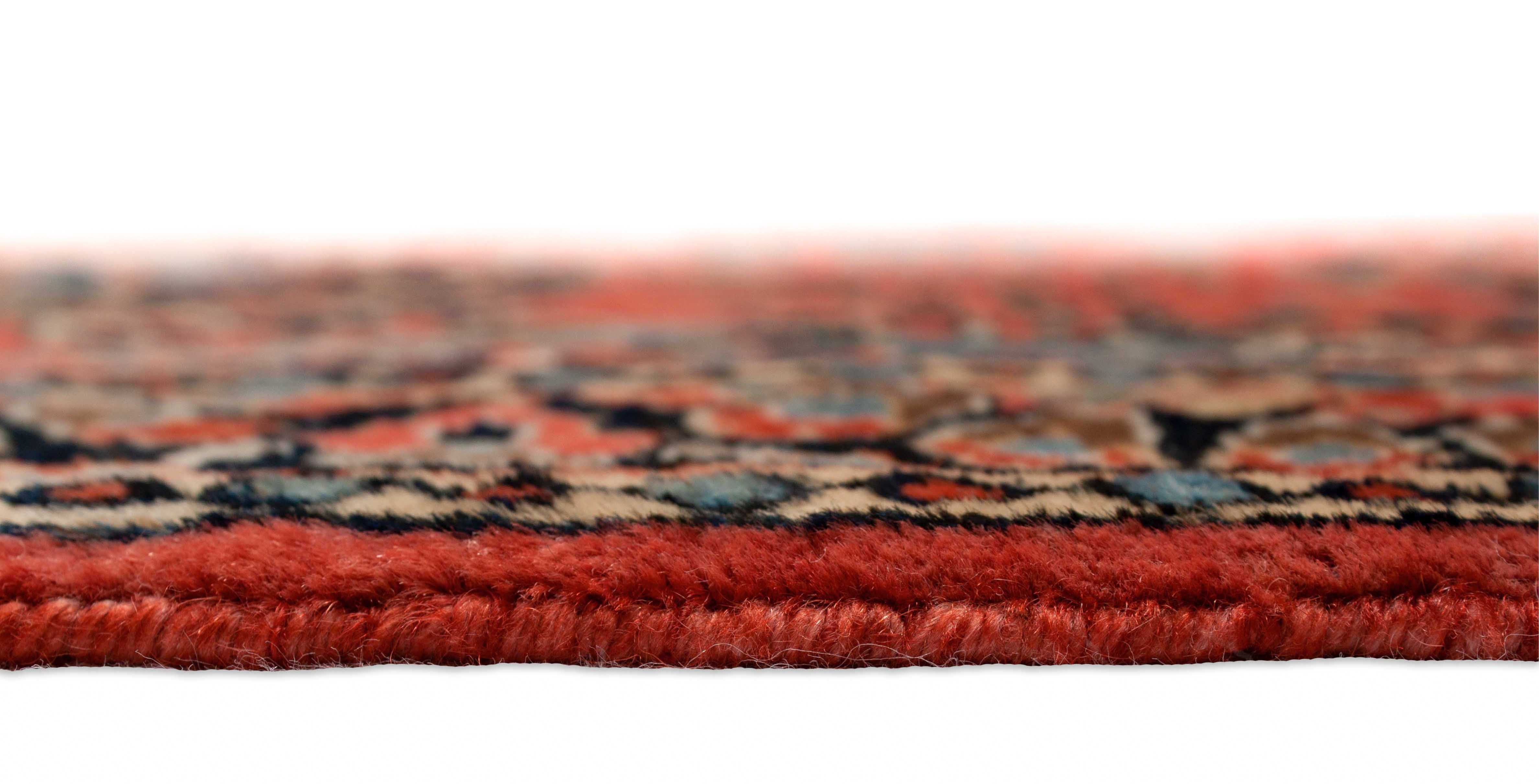 Eine Fotoaufnahme eines Re-Import Sarough Teppichs.