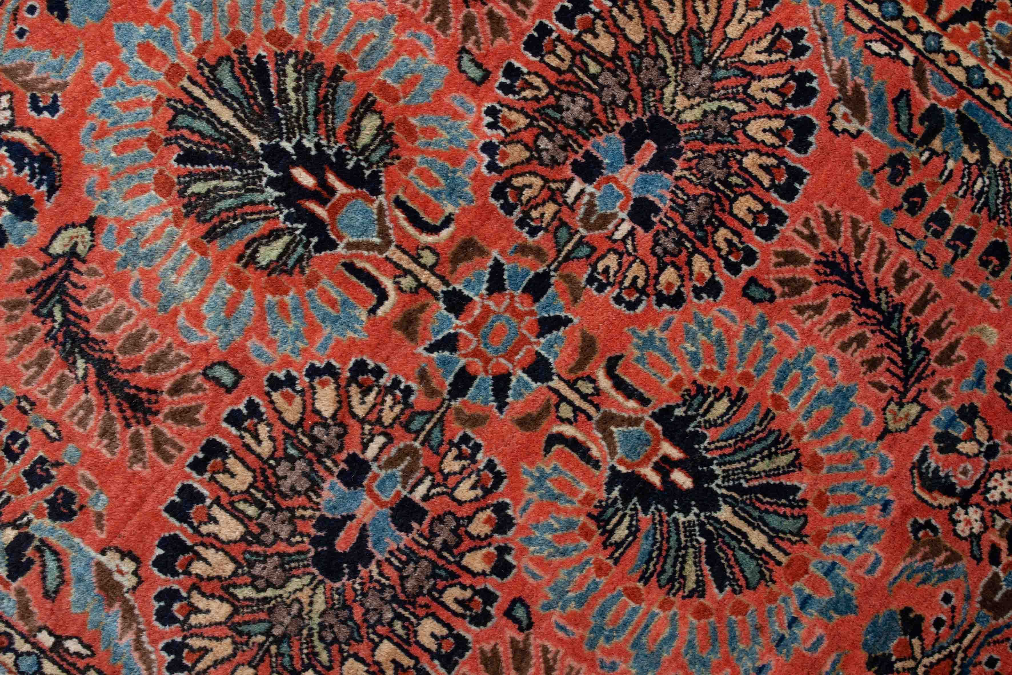 Eine Fotoaufnahme eines Re-Import Sarough Teppichs.