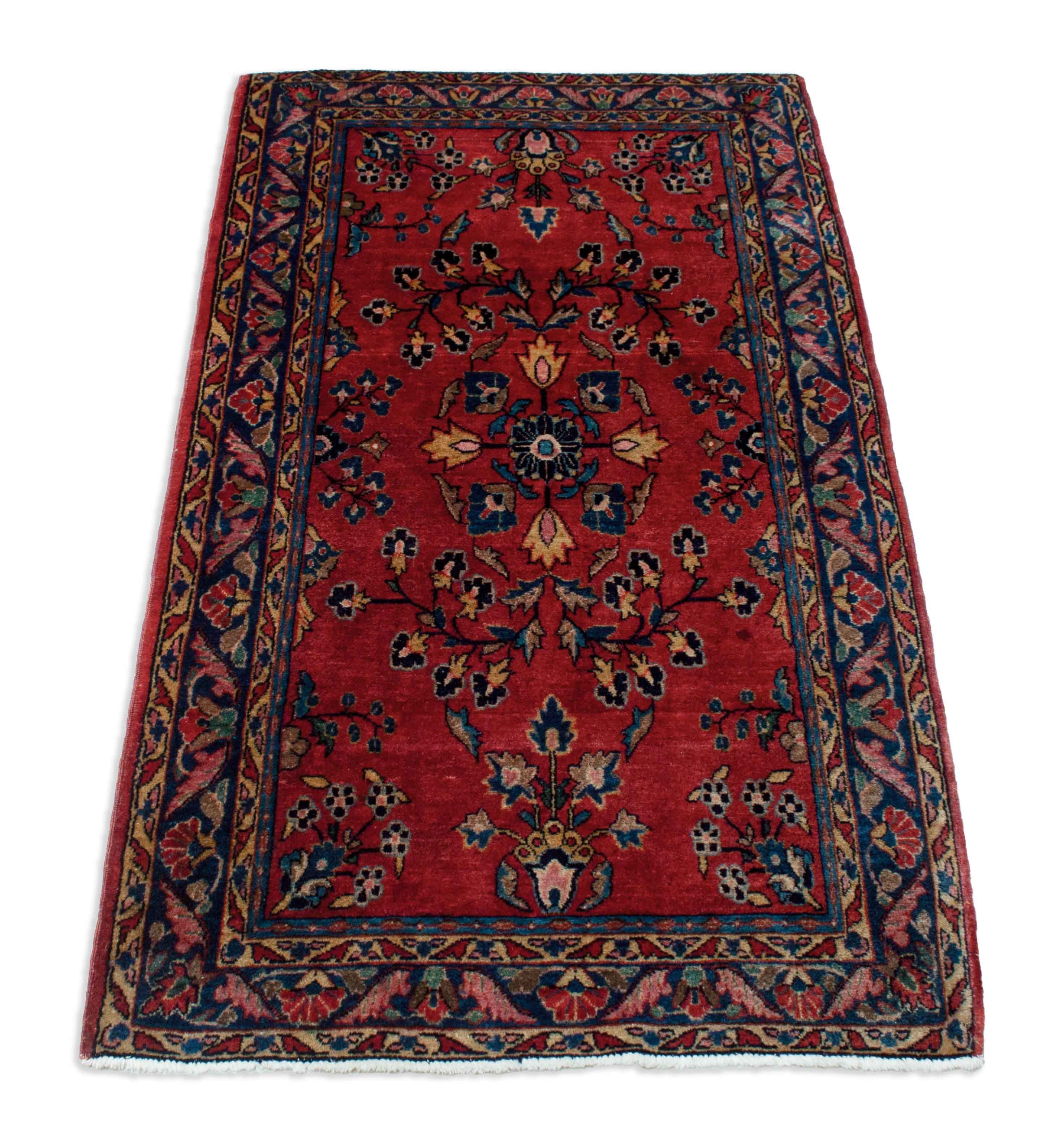 Eine Fotoaufnahme eines Re-Import Sarough Teppichs.