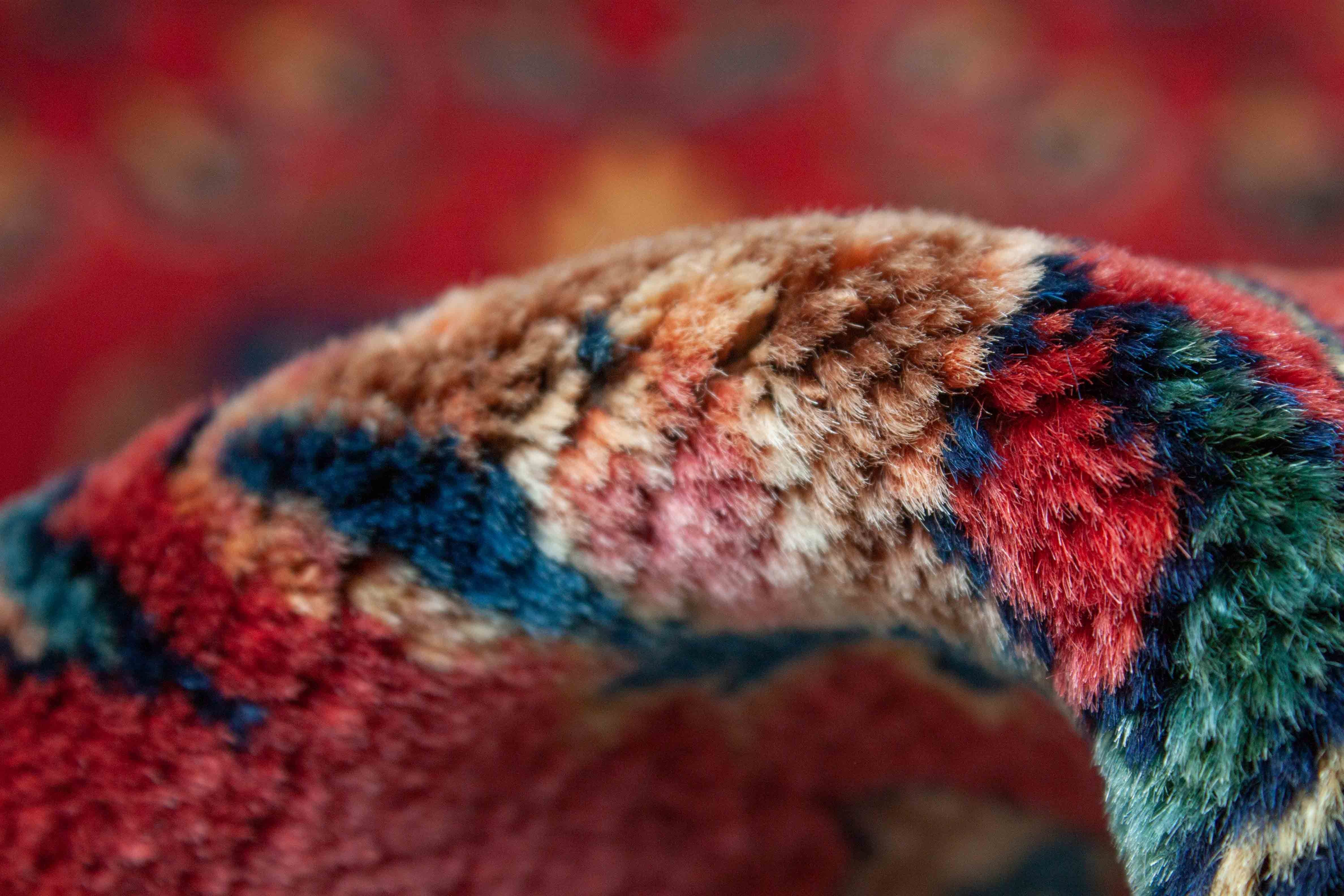 Eine Fotoaufnahme eines Re-Import Sarough Teppichs.