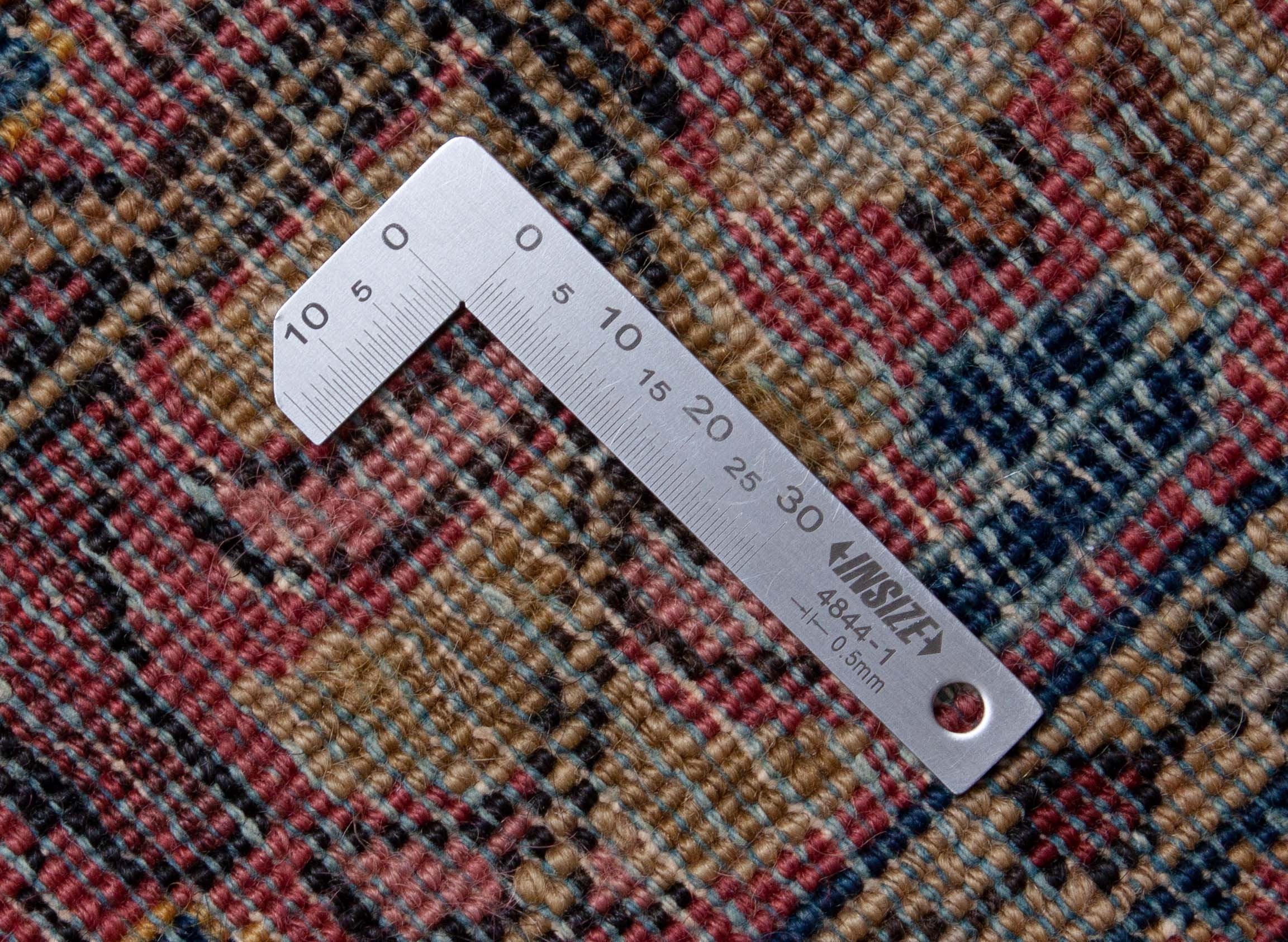 Eine Fotoaufnahme eines Re-Import Sarough Teppichs.