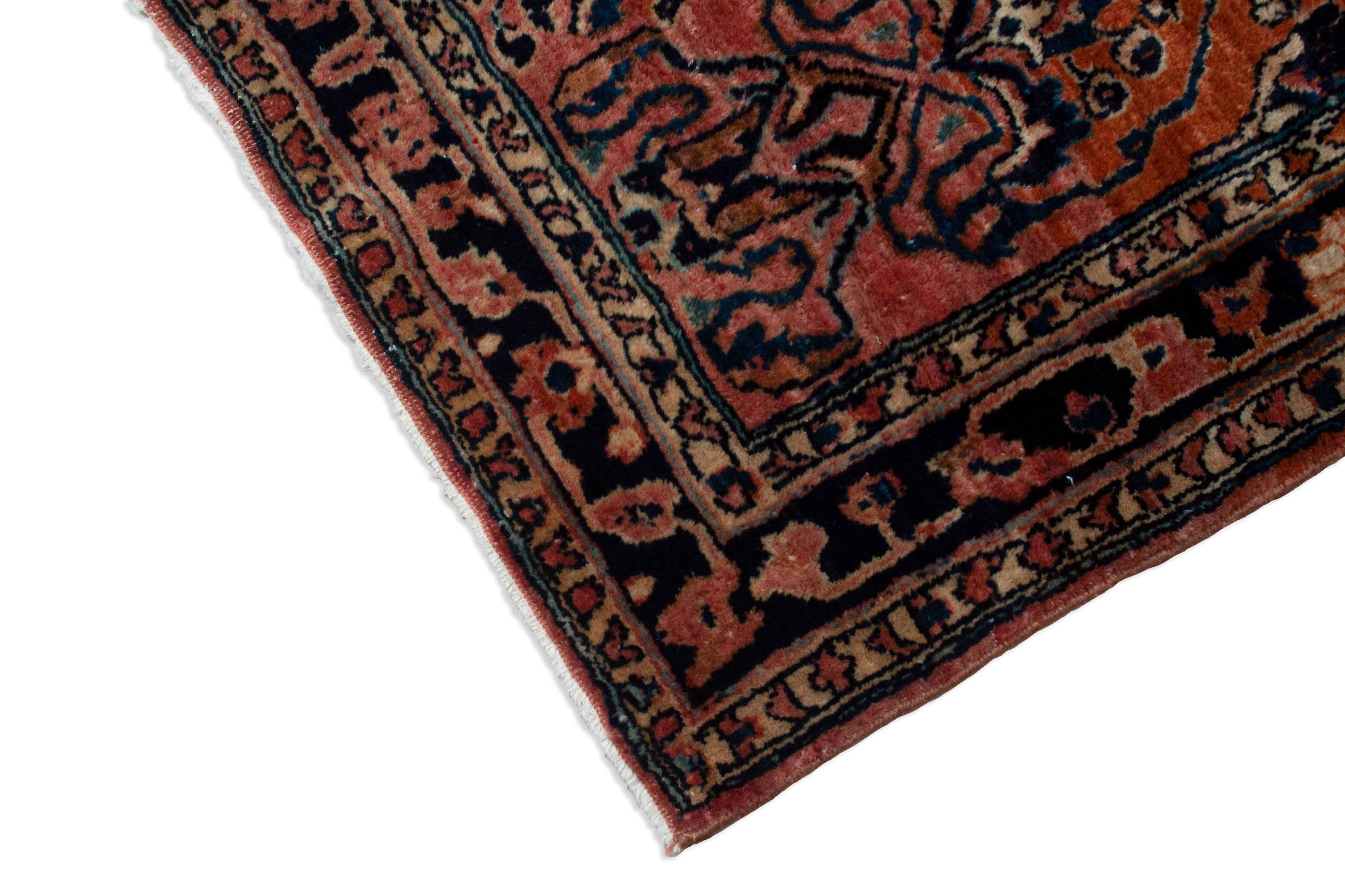 Eine Fotoaufnahme eines Re-Import Sarough Teppichs.