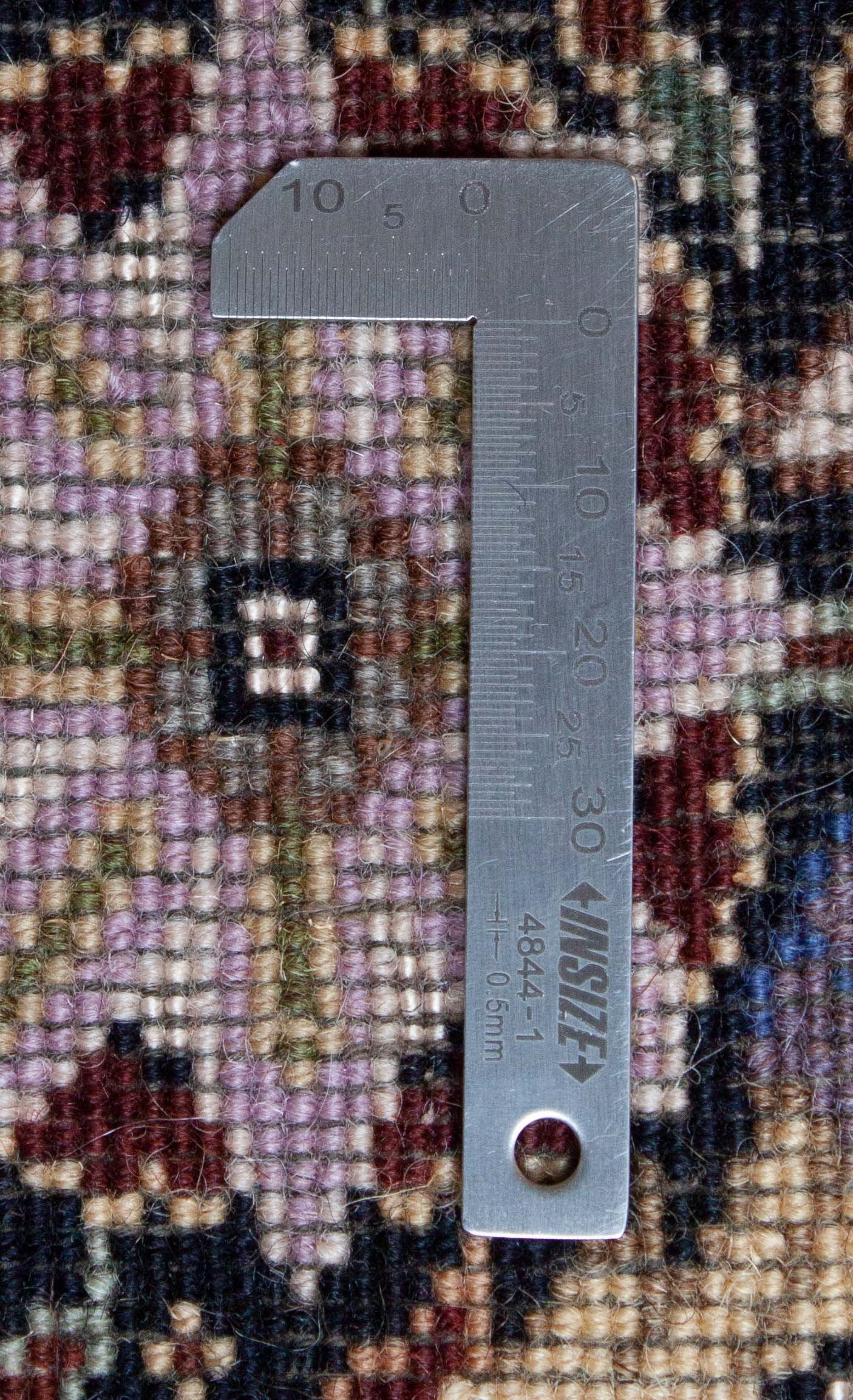 Eine Fotoaufnahme eines Täbriz Teppichs.