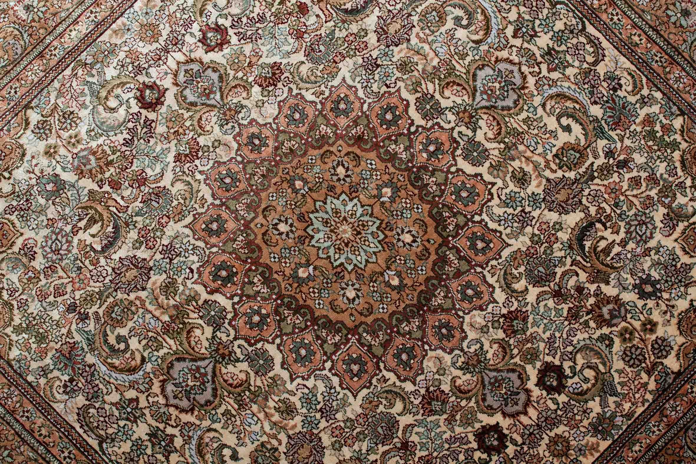 Bild vom Chinesischer Hereke aus reiner Seide Teppich - 2