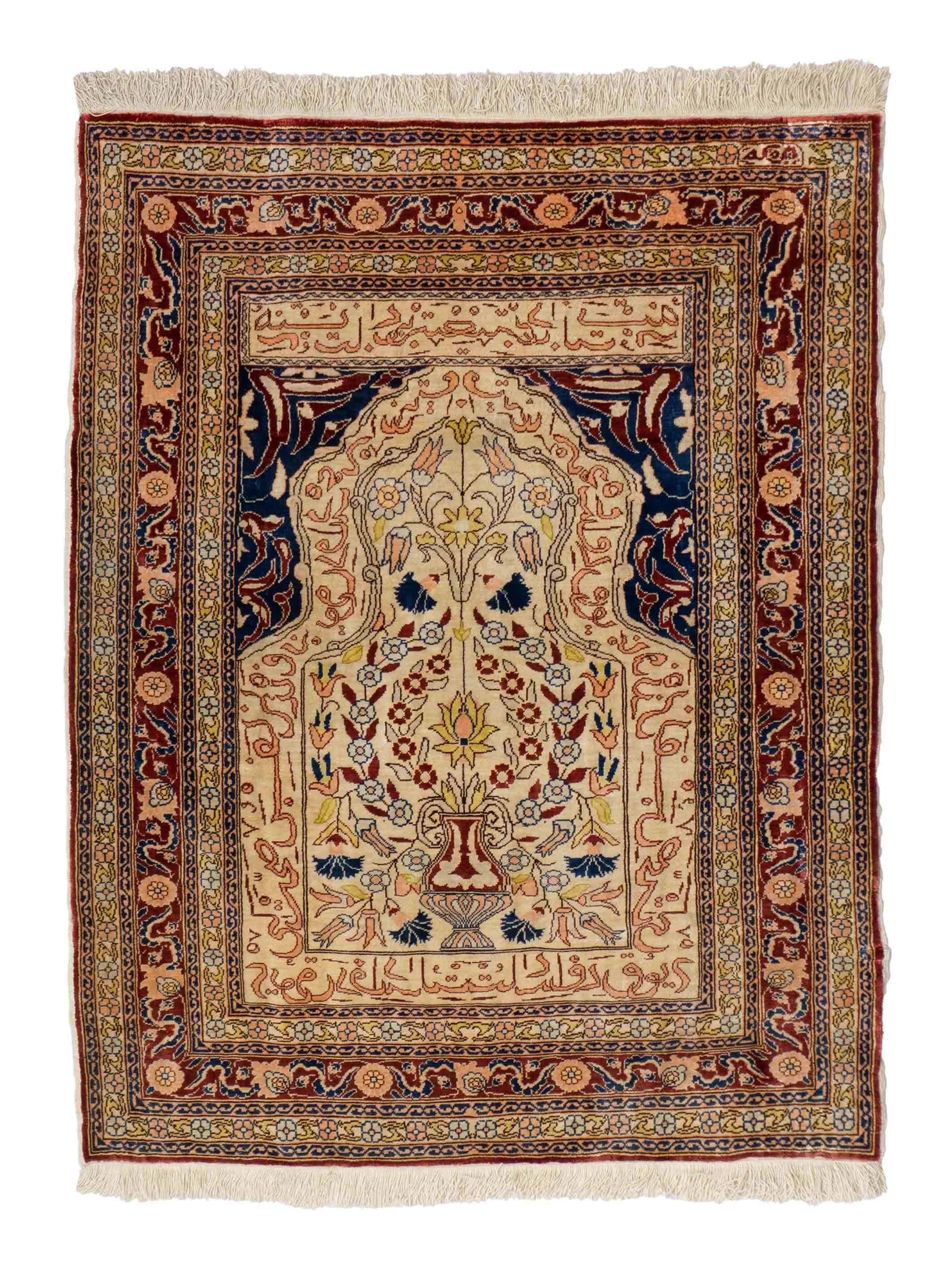 Eine Fotoaufnahme eines Hereke Teppichs.