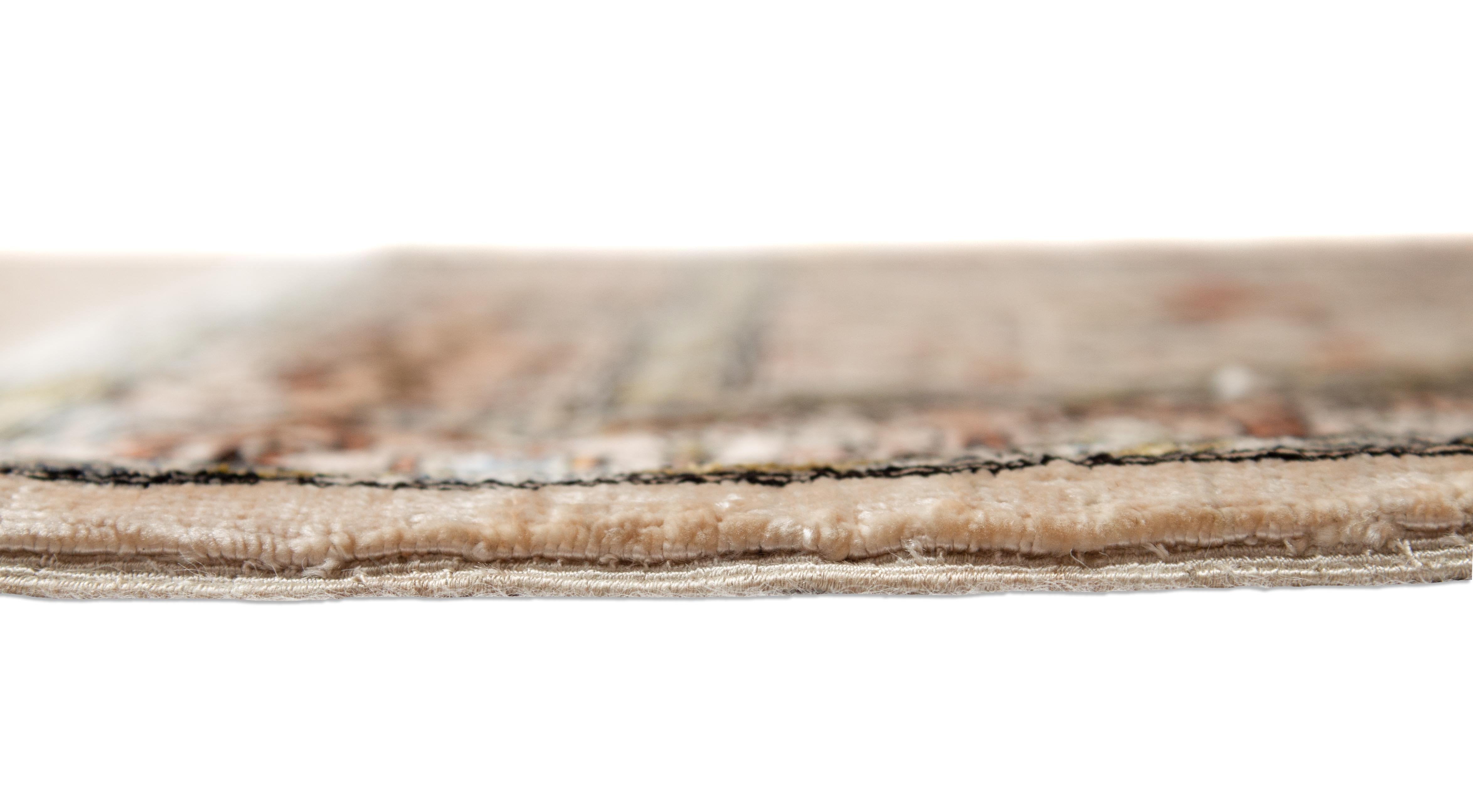 Eine Fotoaufnahme eines Hereke Teppichs.