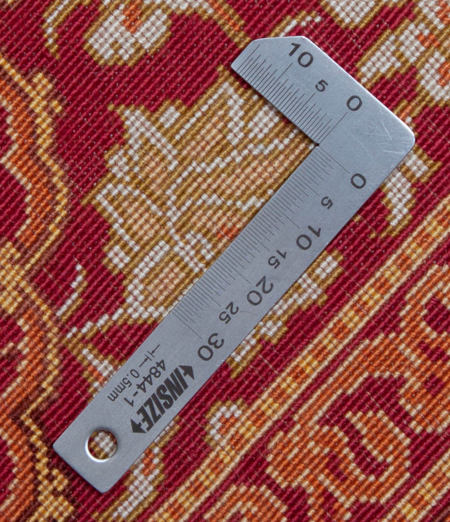 Eine Fotoaufnahme eines Ghom Teppichs.