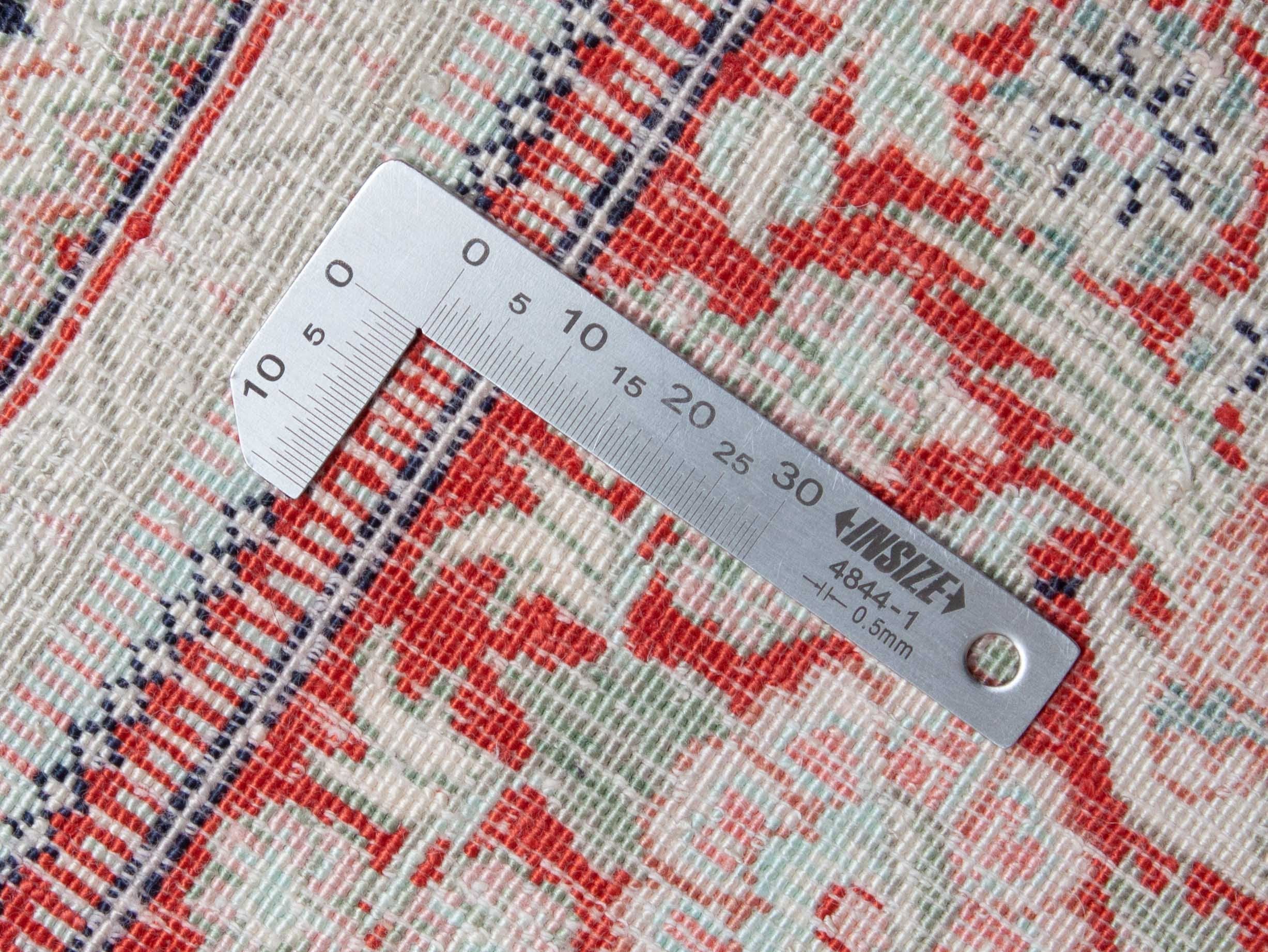 Eine Fotoaufnahme eines Hereke Teppichs.