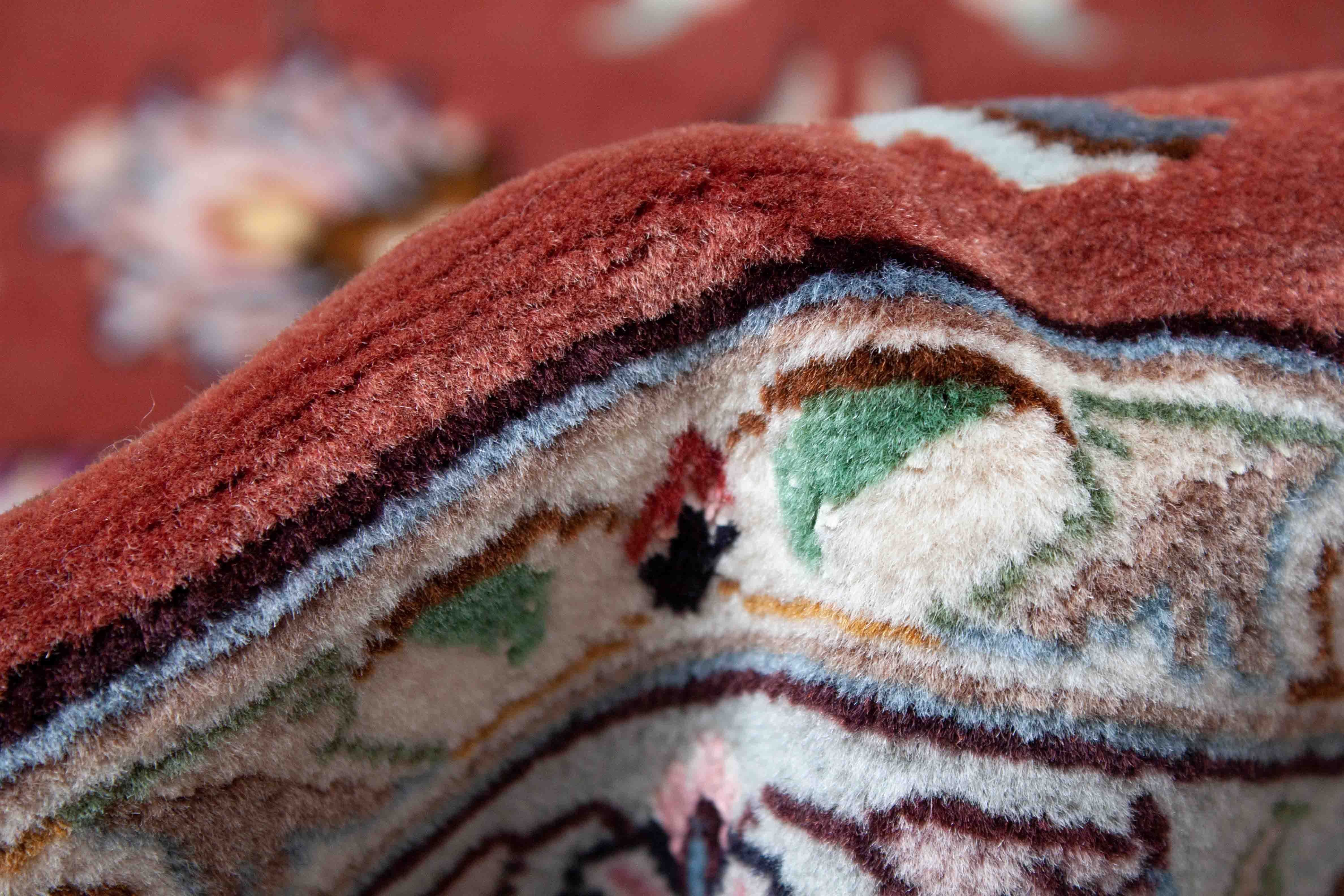 Eine Fotoaufnahme eines Täbriz Teppichs.