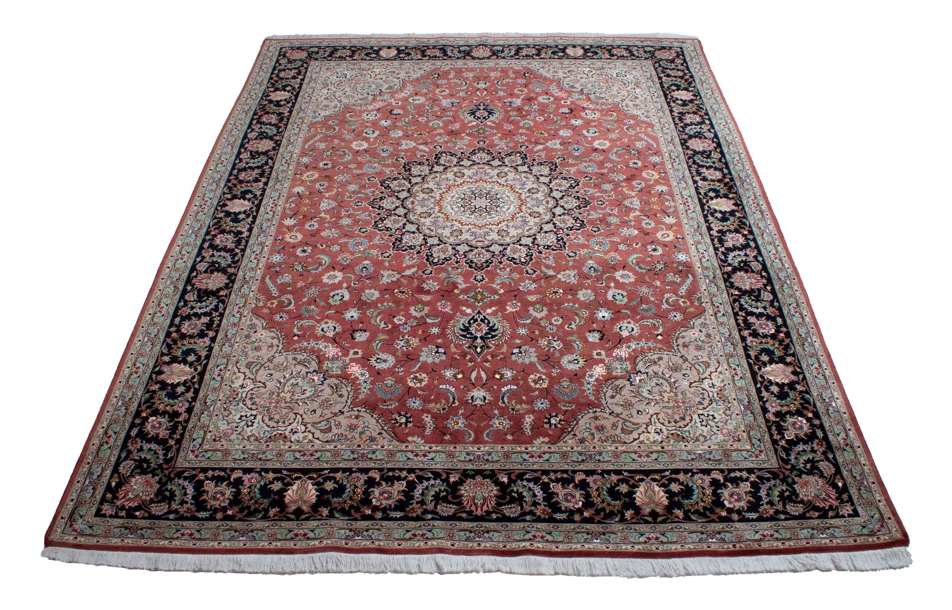 Eine Fotoaufnahme eines Täbriz Teppichs.