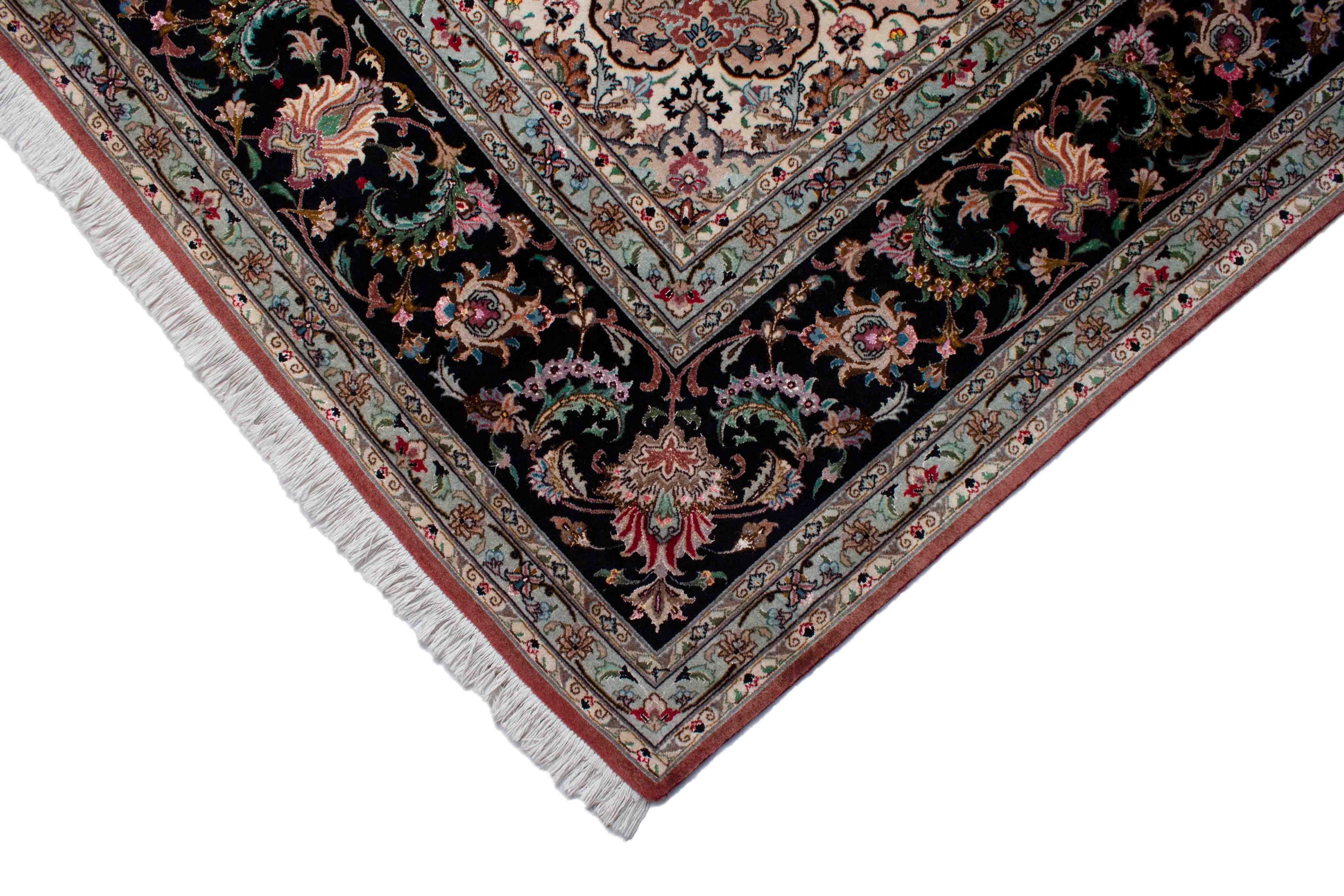 Eine Fotoaufnahme eines Täbriz Teppichs.