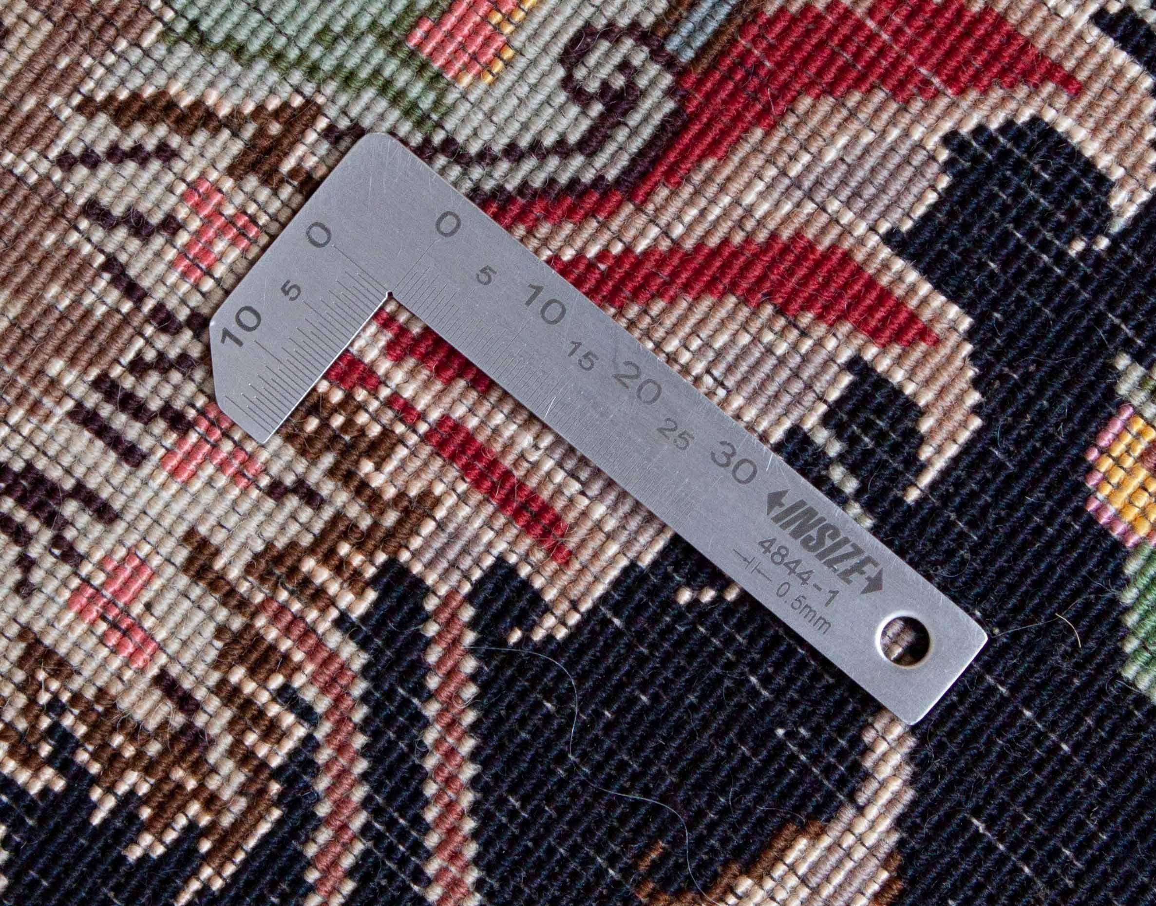 Eine Fotoaufnahme eines Täbriz Teppichs.