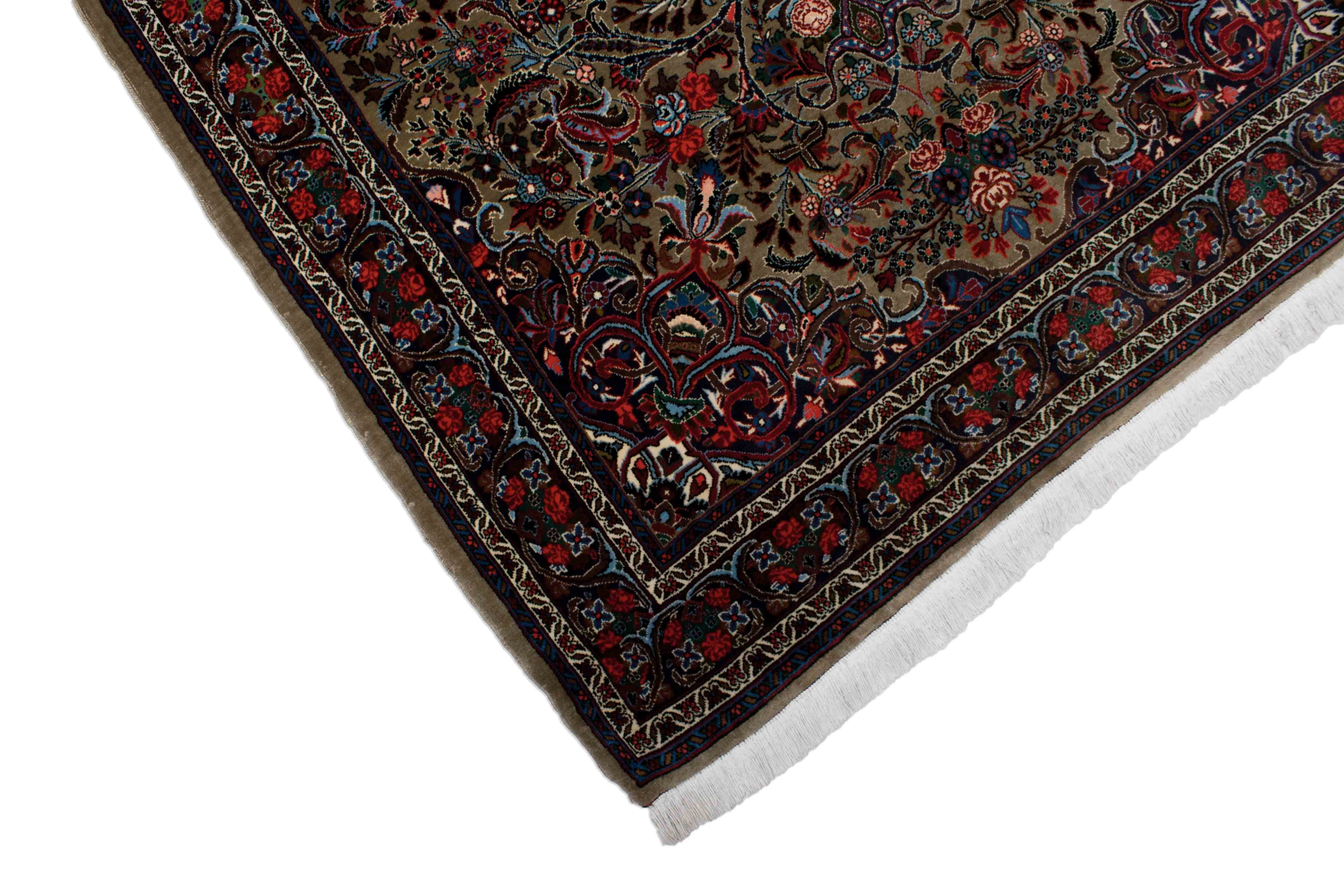 Eine Fotoaufnahme eines Bidjar Teppichs.